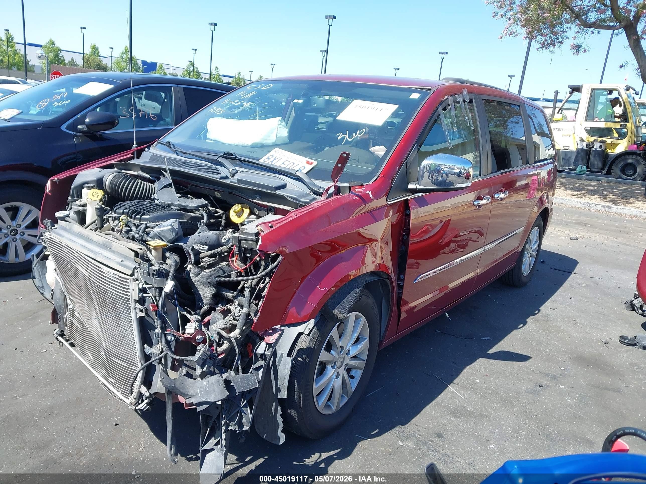 2016 Chrysler Town & Country Limited Platinum Red vin: 2C4RC1GG2GR135388