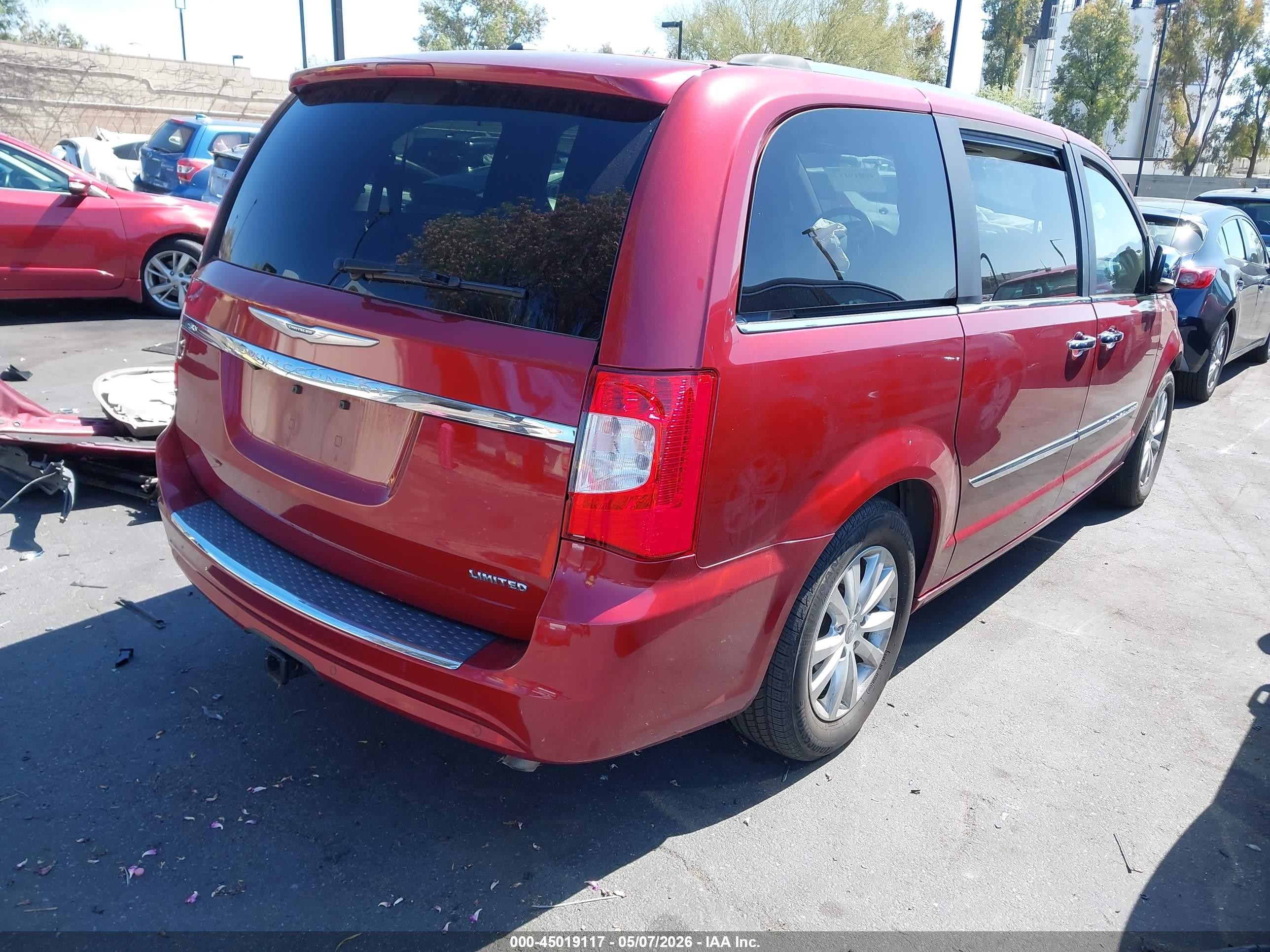 2016 Chrysler Town & Country Limited Platinum Red vin: 2C4RC1GG2GR135388