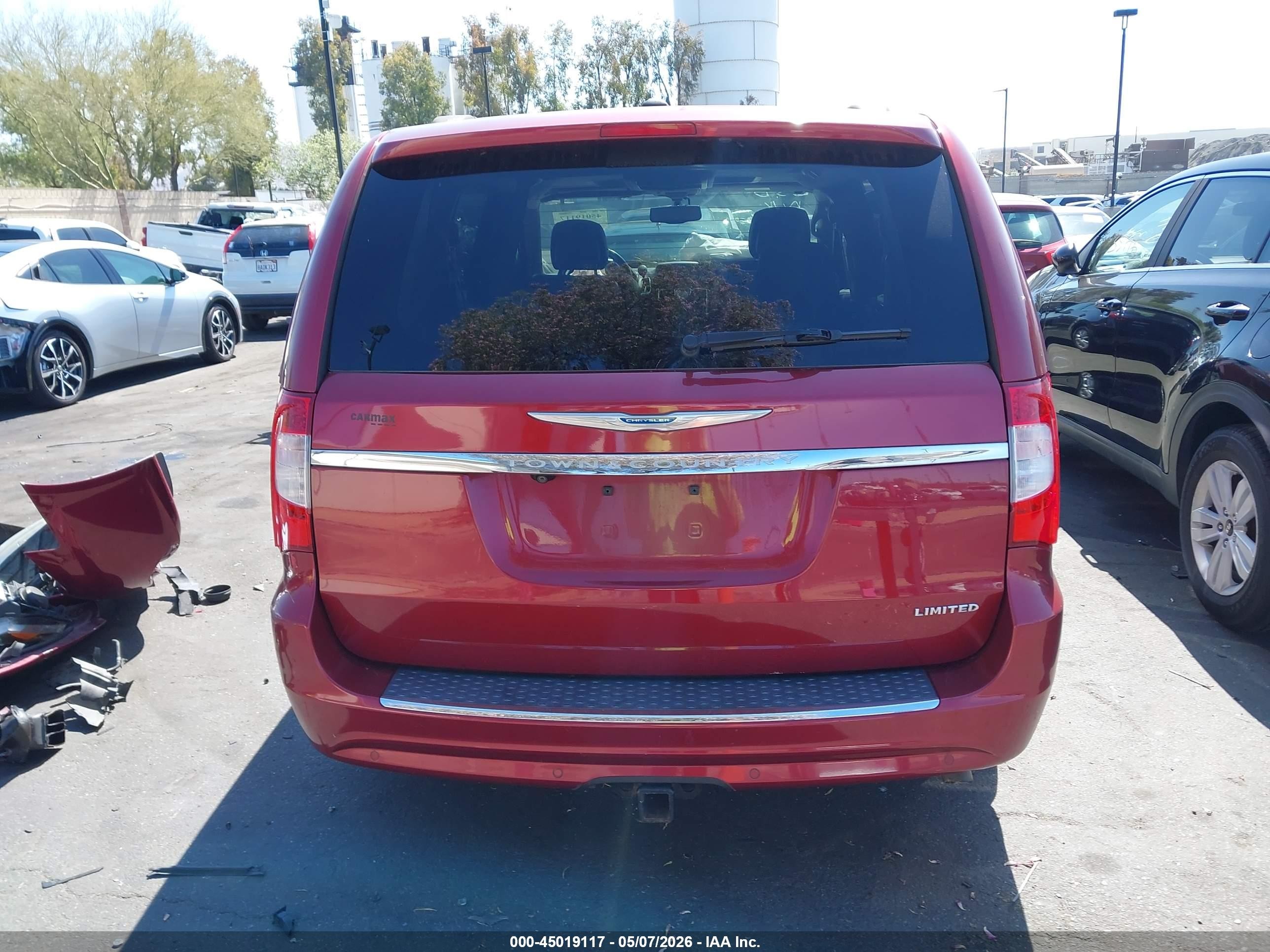 2016 Chrysler Town & Country Limited Platinum Red vin: 2C4RC1GG2GR135388