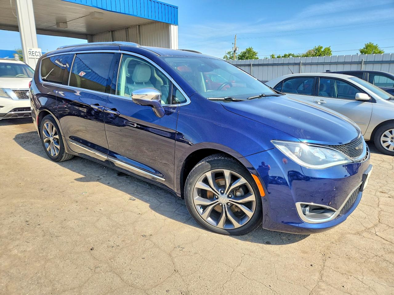 2017 Chrysler Pacifica Limited Blue vin: 2C4RC1GG2HR720750