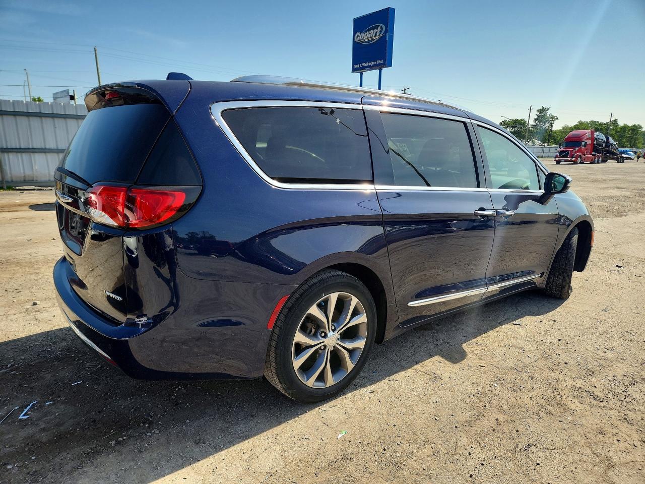 2017 Chrysler Pacifica Limited Blue vin: 2C4RC1GG2HR720750
