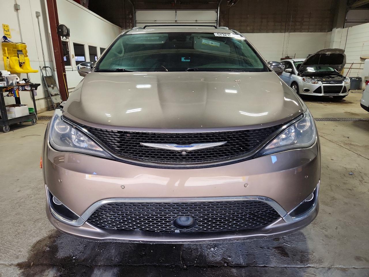 2017 Chrysler Pacifica Limited Tan vin: 2C4RC1GG2HR727536