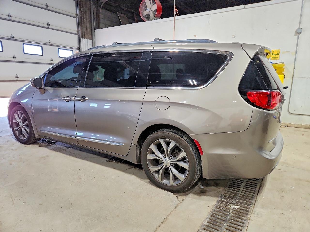 2017 Chrysler Pacifica Limited Tan vin: 2C4RC1GG2HR727536