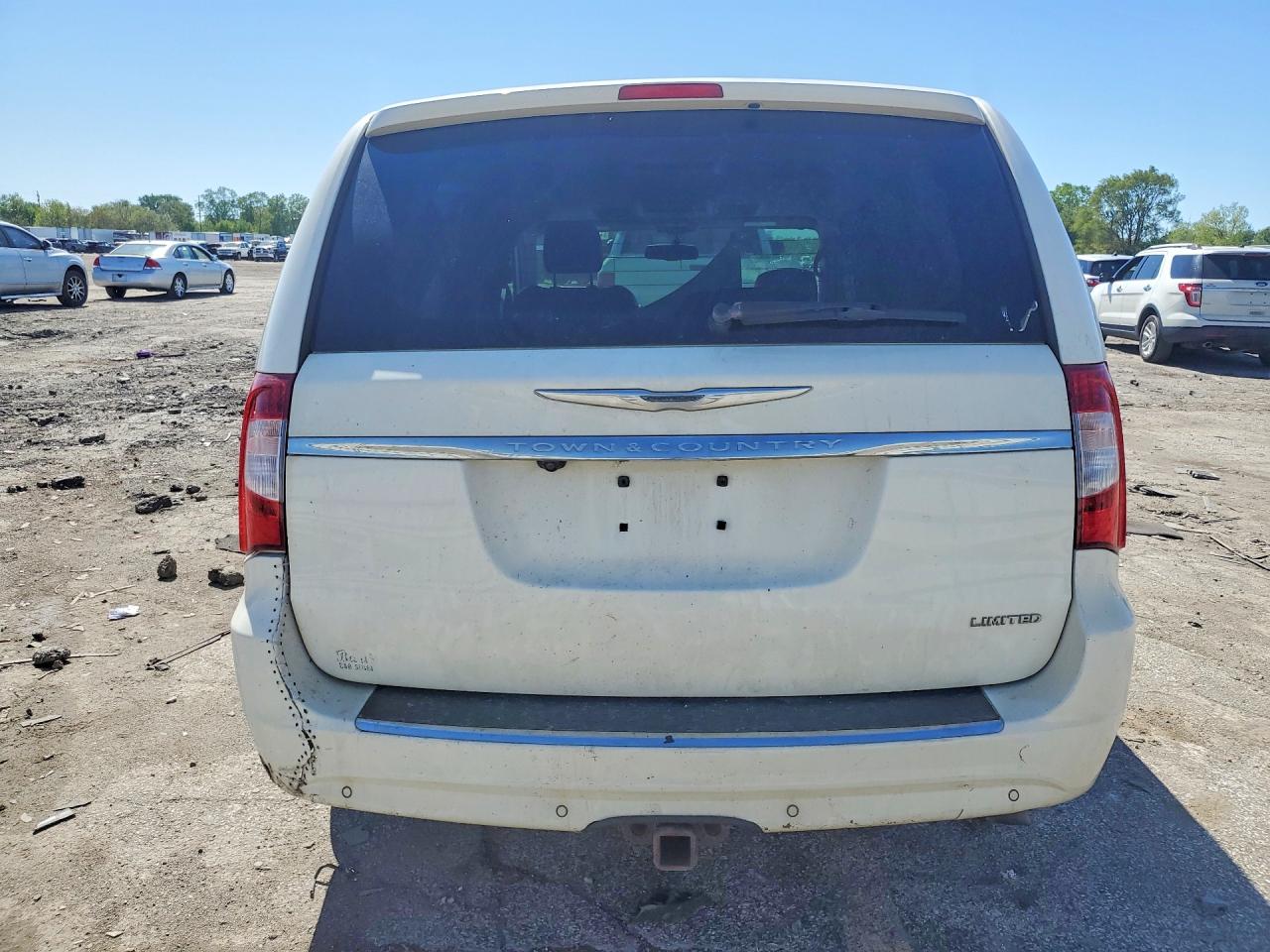2012 Chrysler Town & Country Limited White vin: 2C4RC1GG3CR368352