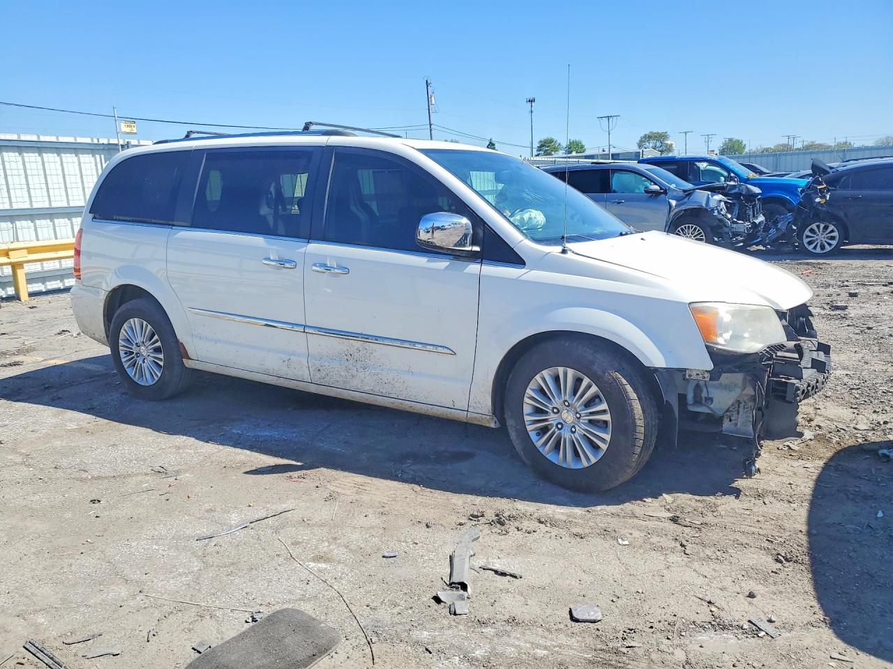 2012 Chrysler Town & Country Limited White vin: 2C4RC1GG3CR368352