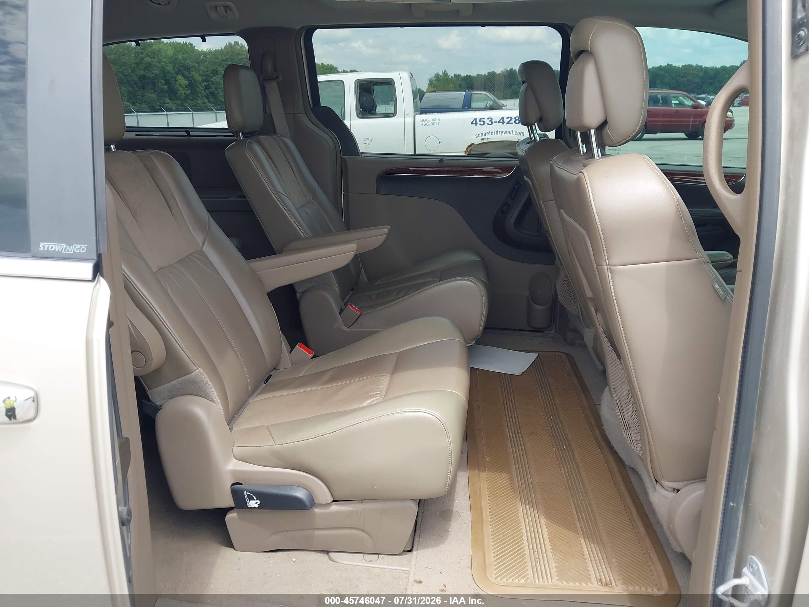 2013 Chrysler Town & Country Limited Желто-коричневый vin: 2C4RC1GG3DR595929