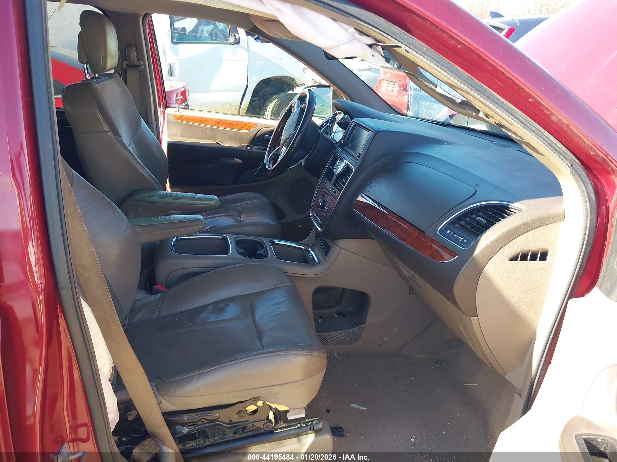 2013 Chrysler Town & Country Limited Red vin: 2C4RC1GG3DR802027