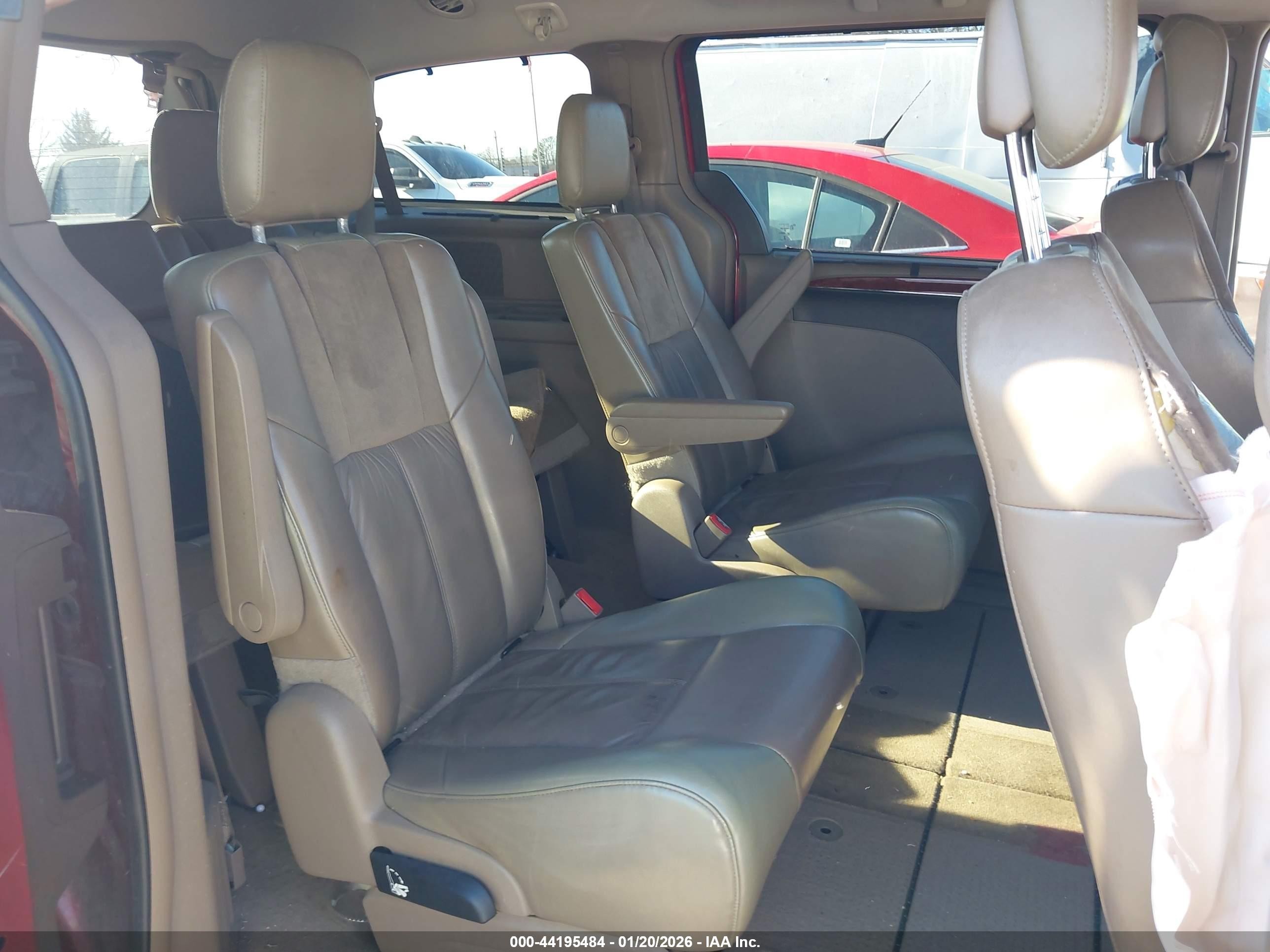 2013 Chrysler Town & Country Limited Red vin: 2C4RC1GG3DR802027
