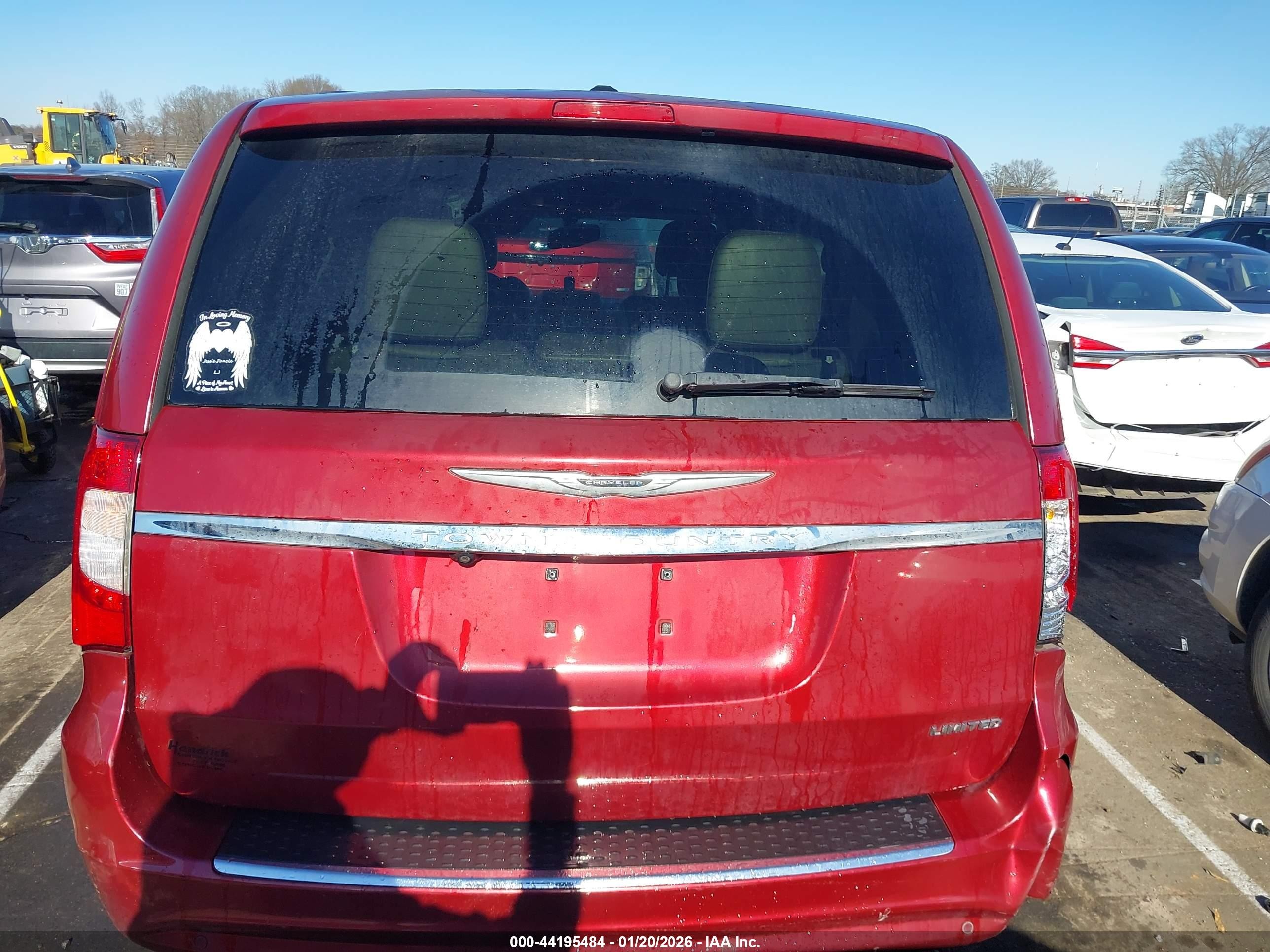2013 Chrysler Town & Country Limited Red vin: 2C4RC1GG3DR802027