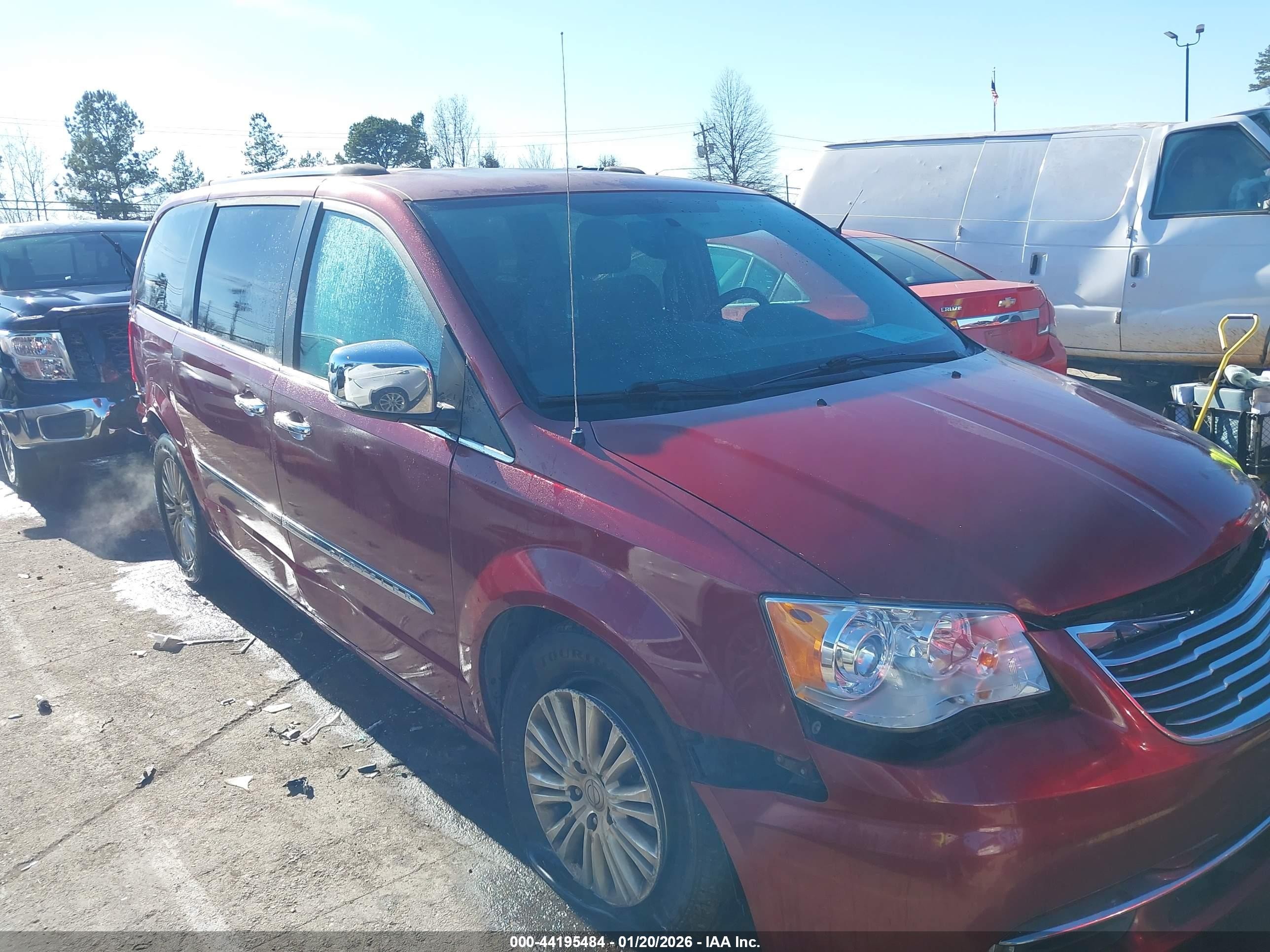 2013 Chrysler Town & Country Limited Red vin: 2C4RC1GG3DR802027