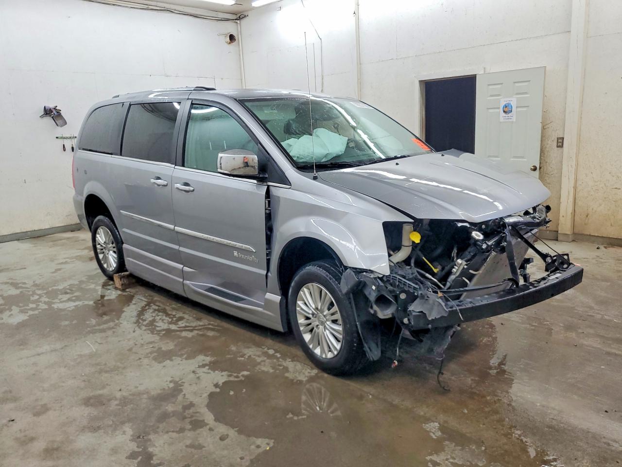 2015 Chrysler Town & Country Limited Platinum Gray vin: 2C4RC1GG3FR571648