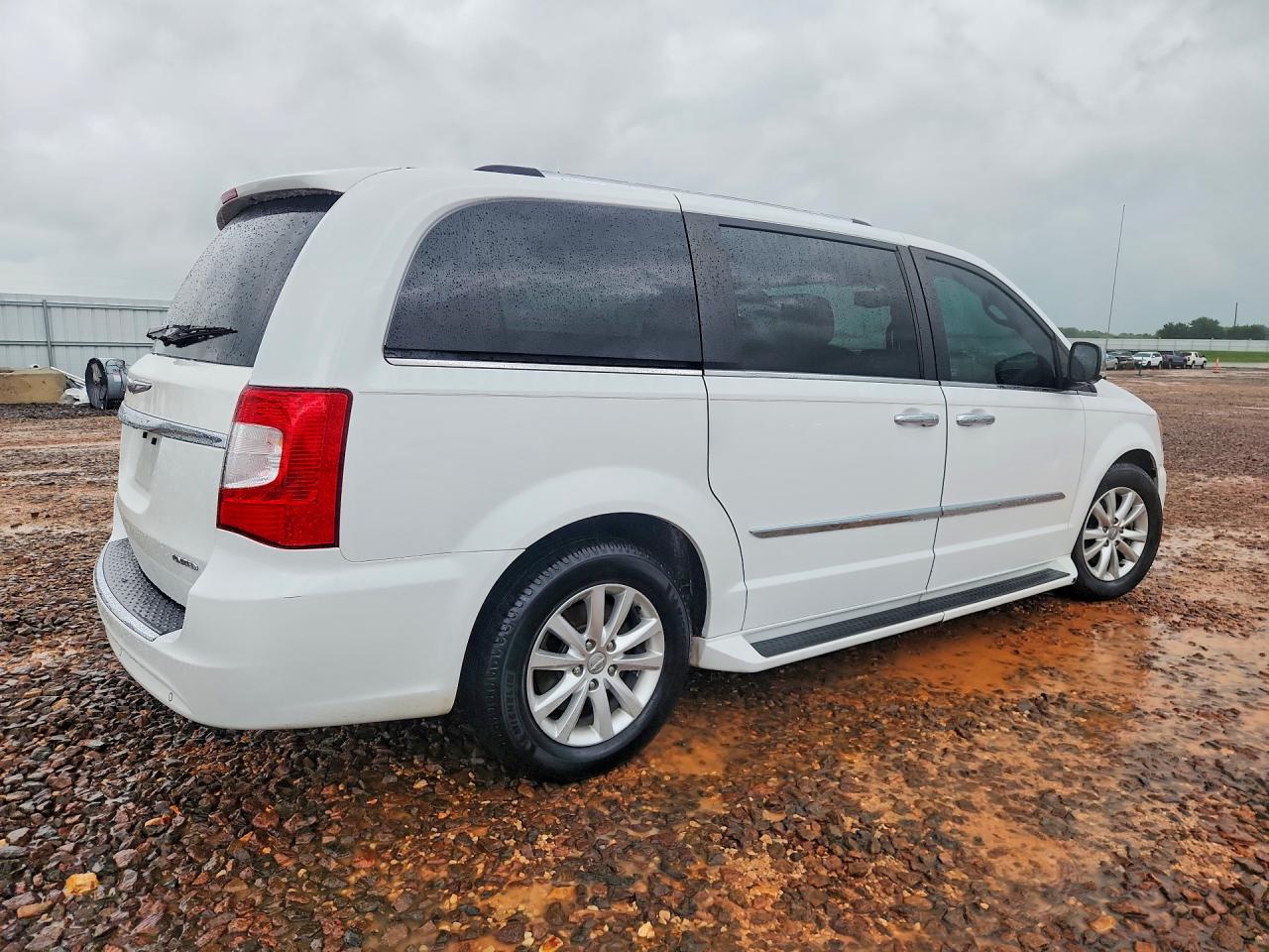 2015 Chrysler Town & Country Limited Platinum White vin: 2C4RC1GG3FR731317