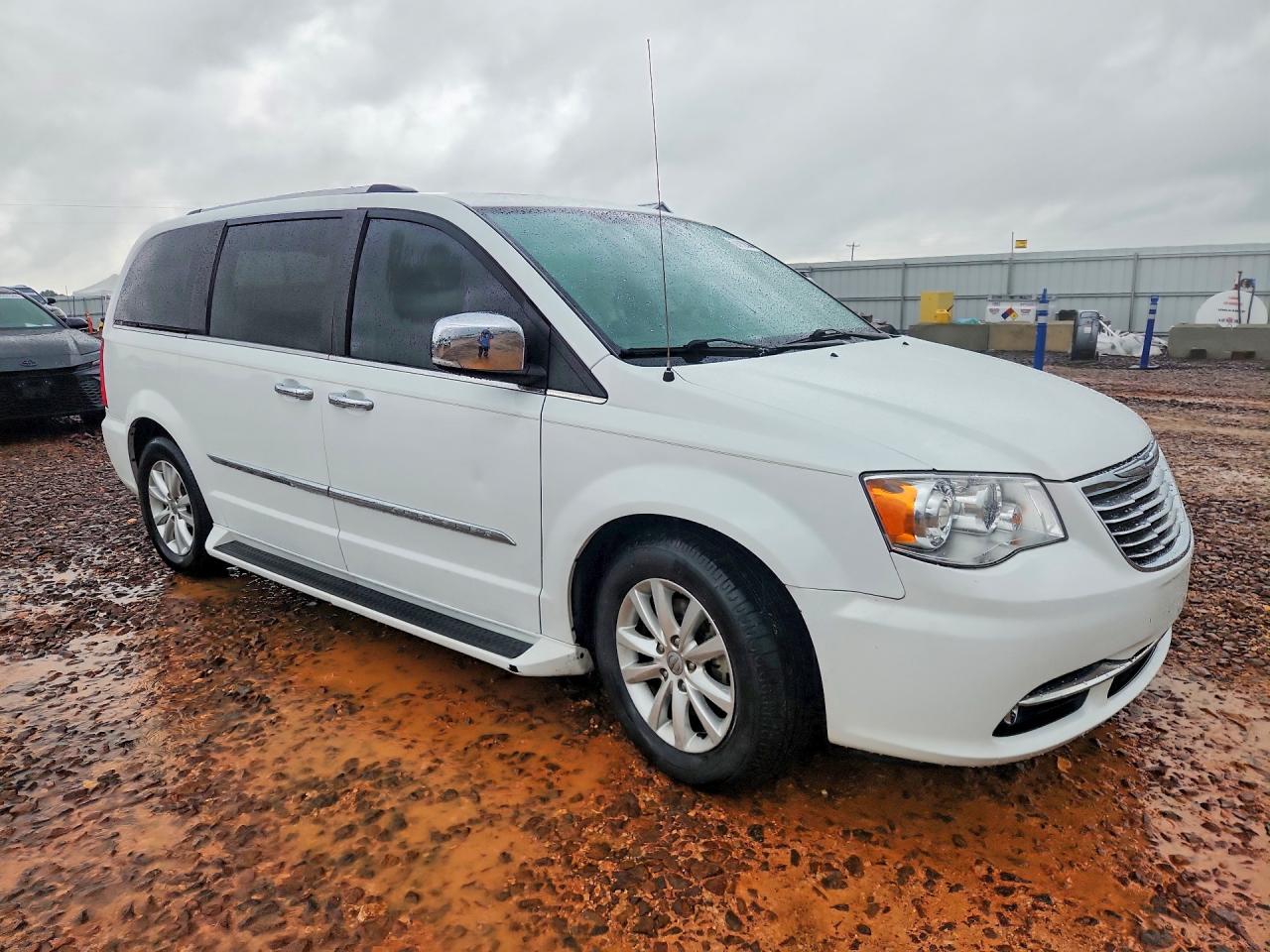 2015 Chrysler Town & Country Limited Platinum White vin: 2C4RC1GG3FR731317