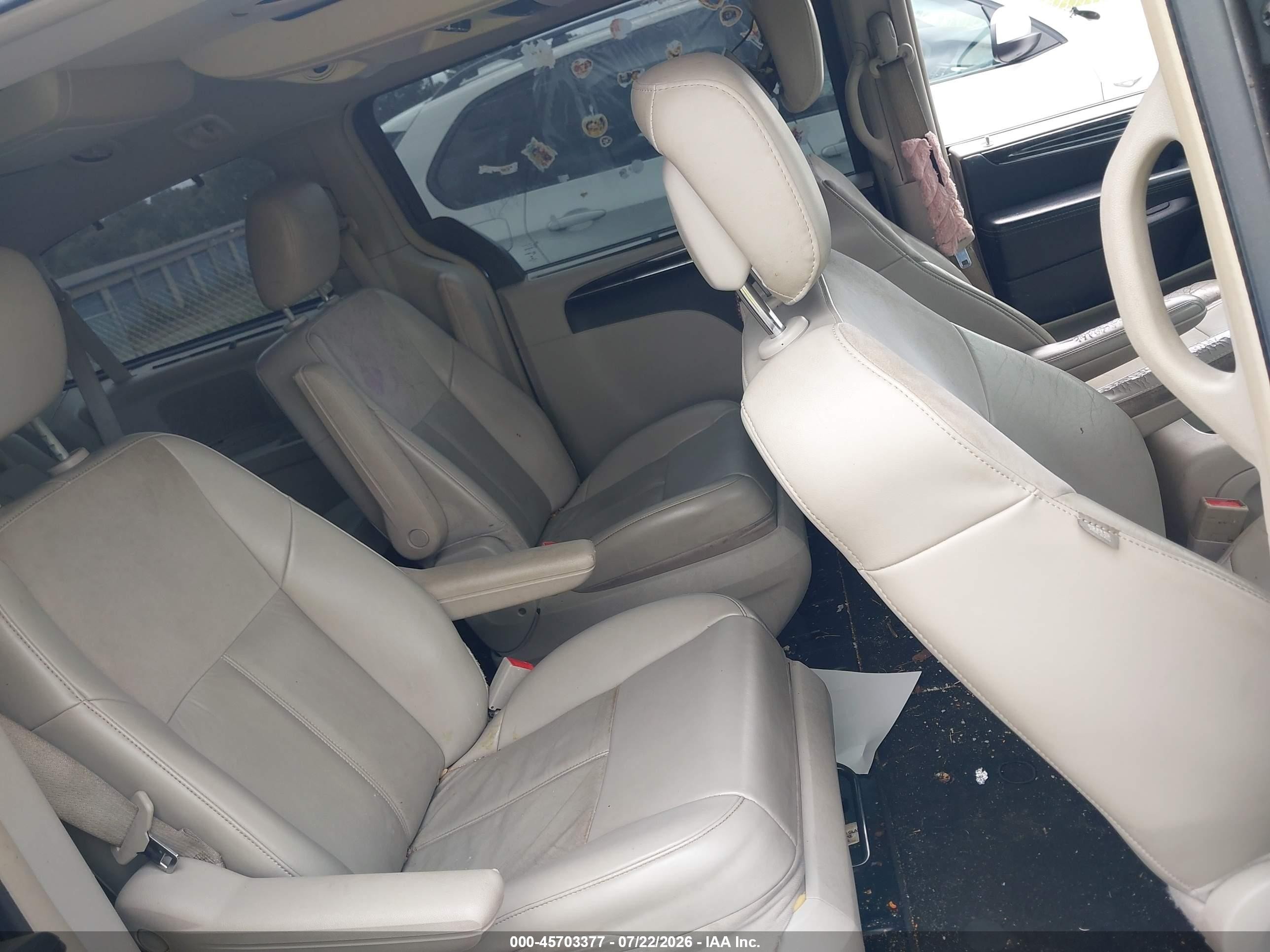 2015 Chrysler Town & Country Limited Platinum Gray vin: 2C4RC1GG3FR740888