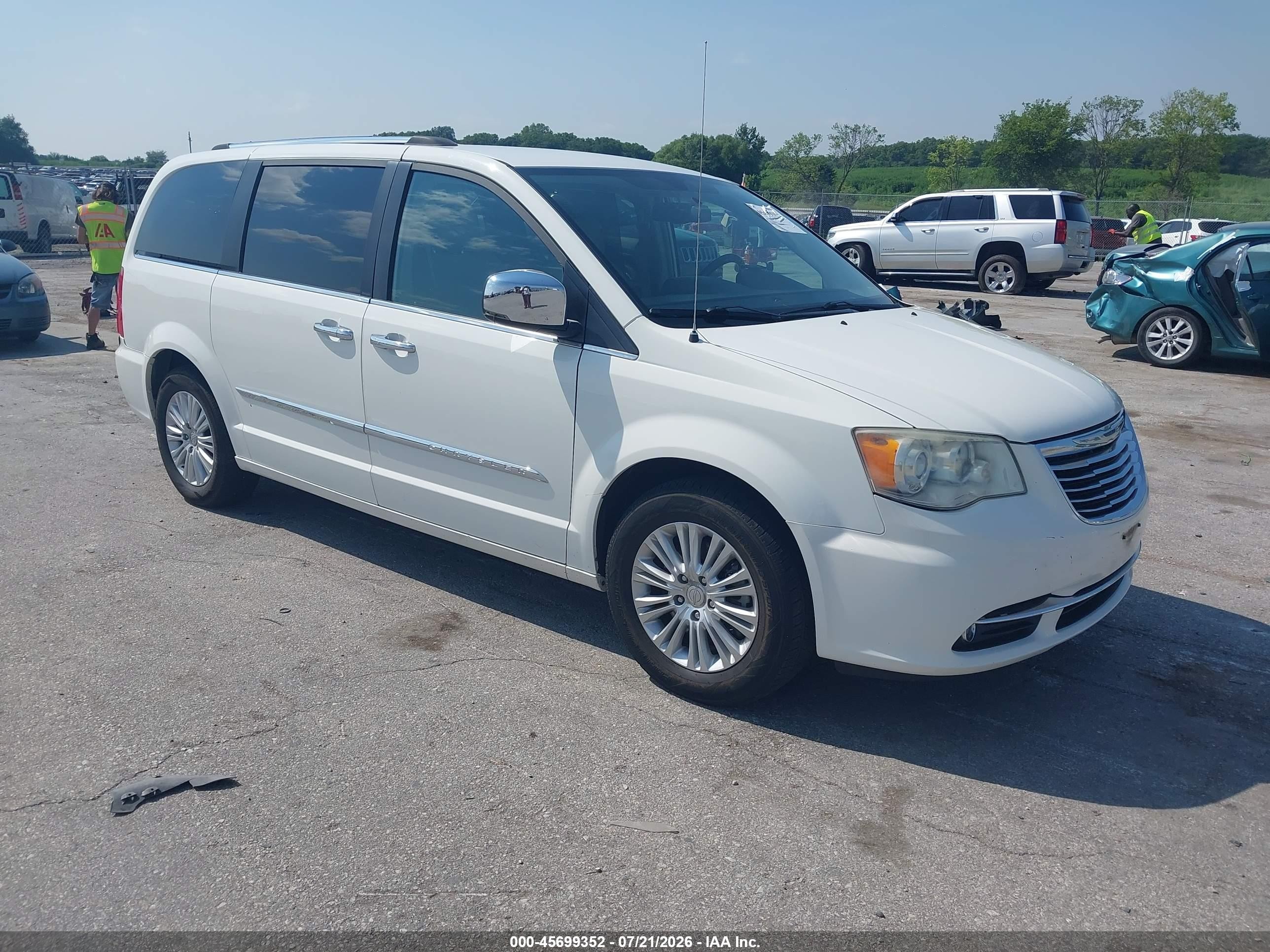 2012 Chrysler Town & Country Limited White vin: 2C4RC1GG4CR175448