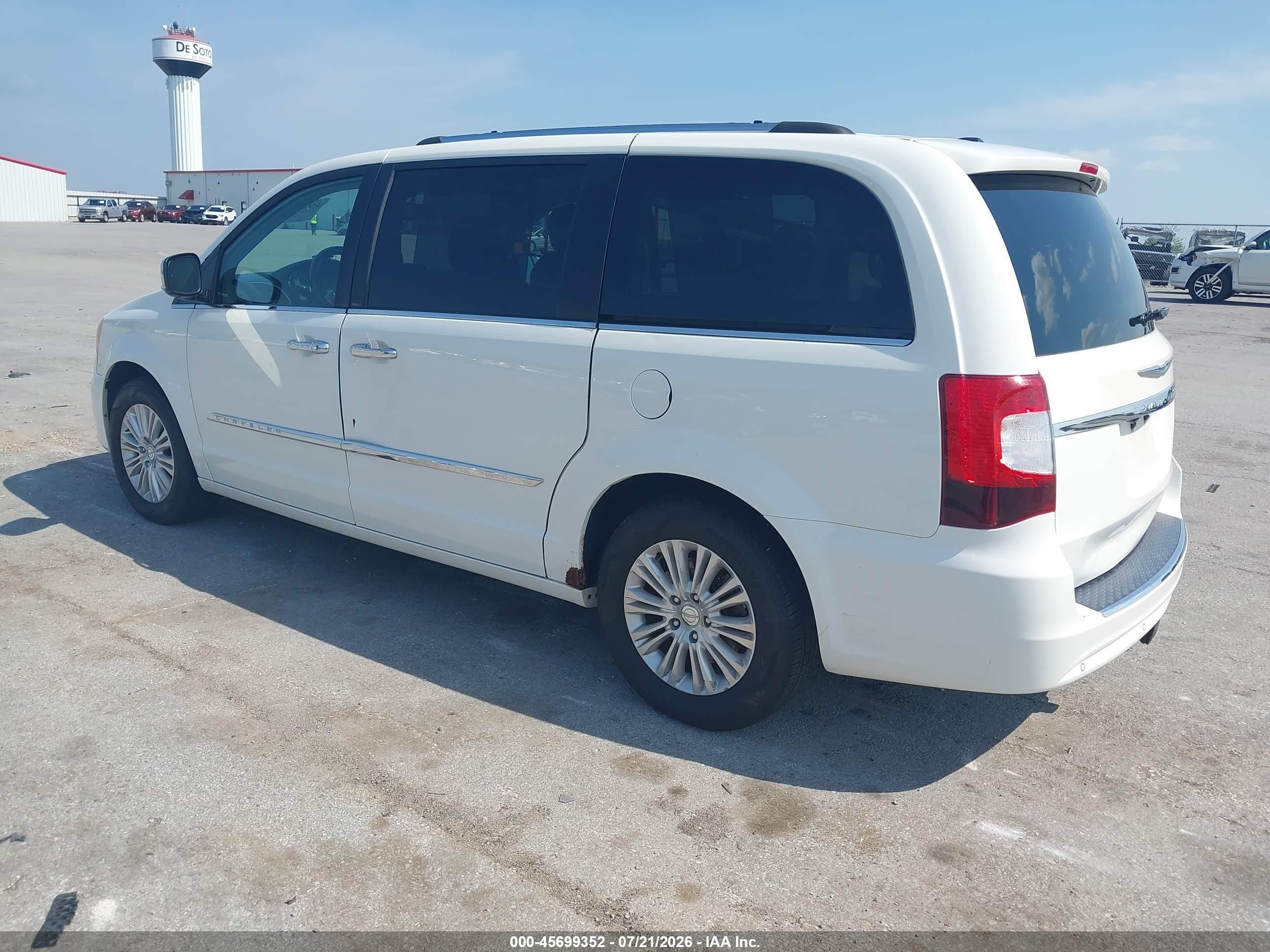 2012 Chrysler Town & Country Limited White vin: 2C4RC1GG4CR175448
