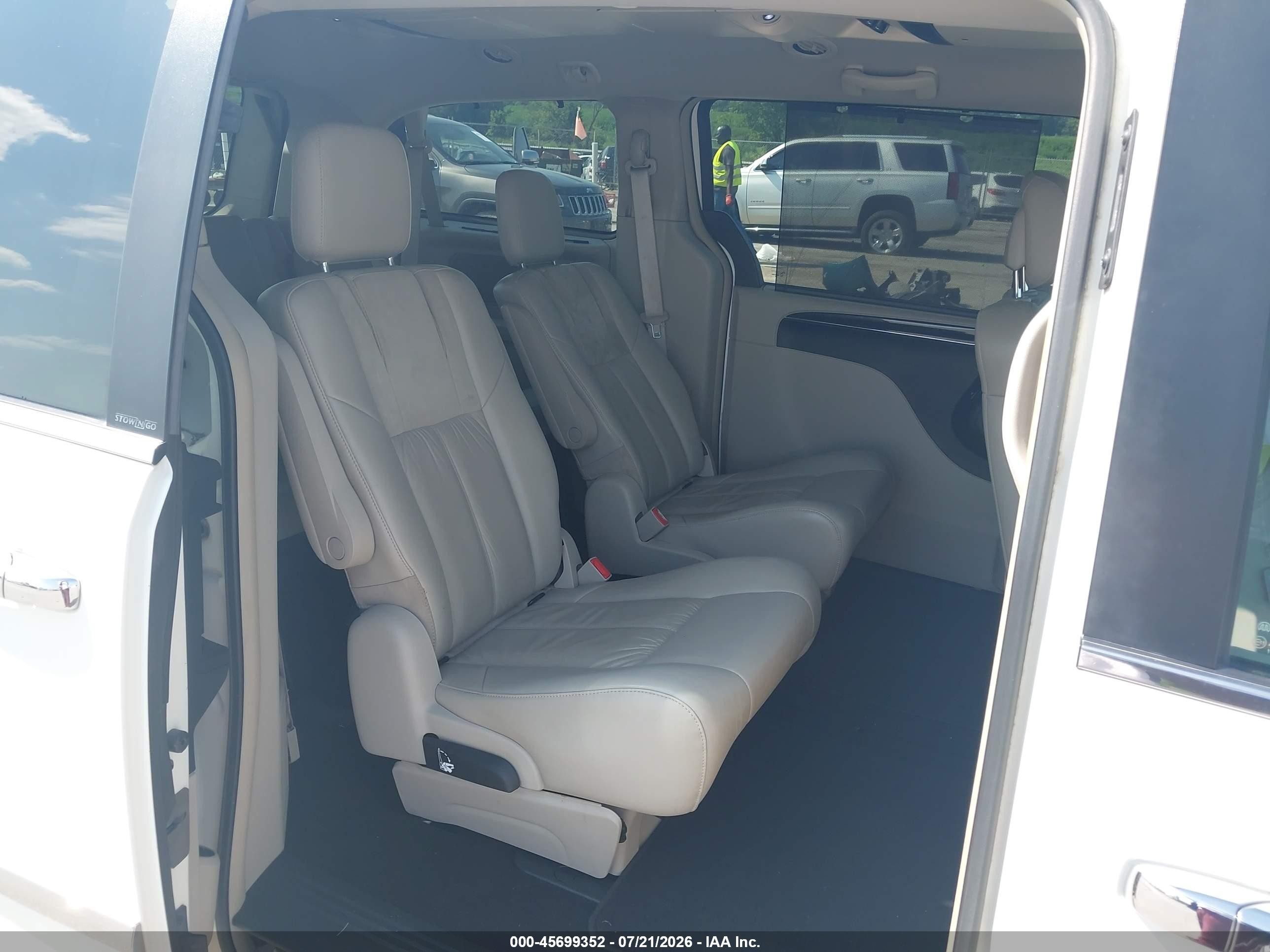 2012 Chrysler Town & Country Limited White vin: 2C4RC1GG4CR175448