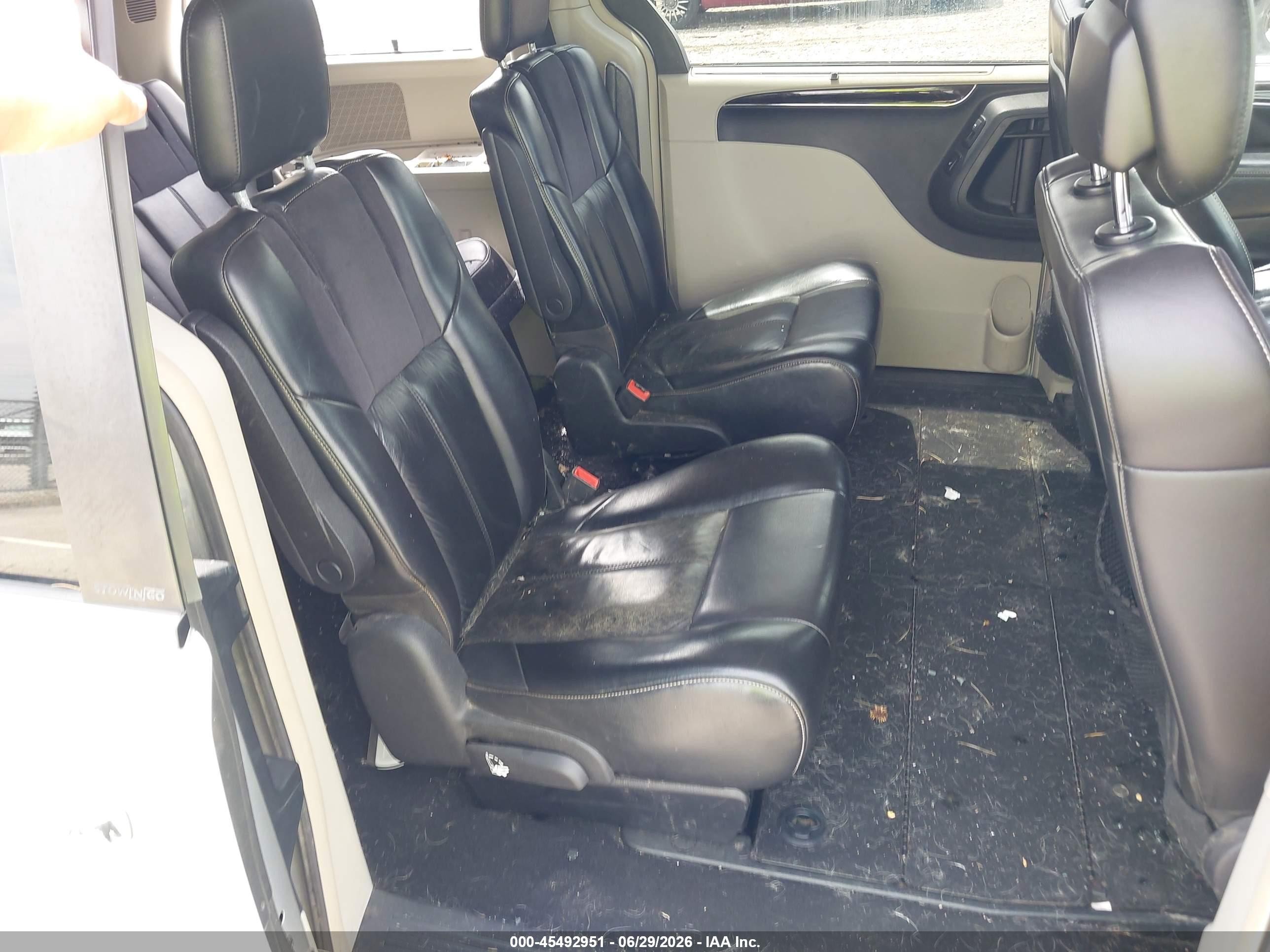 2012 Chrysler Town & Country Limited Серебряный vin: 2C4RC1GG4CR185252