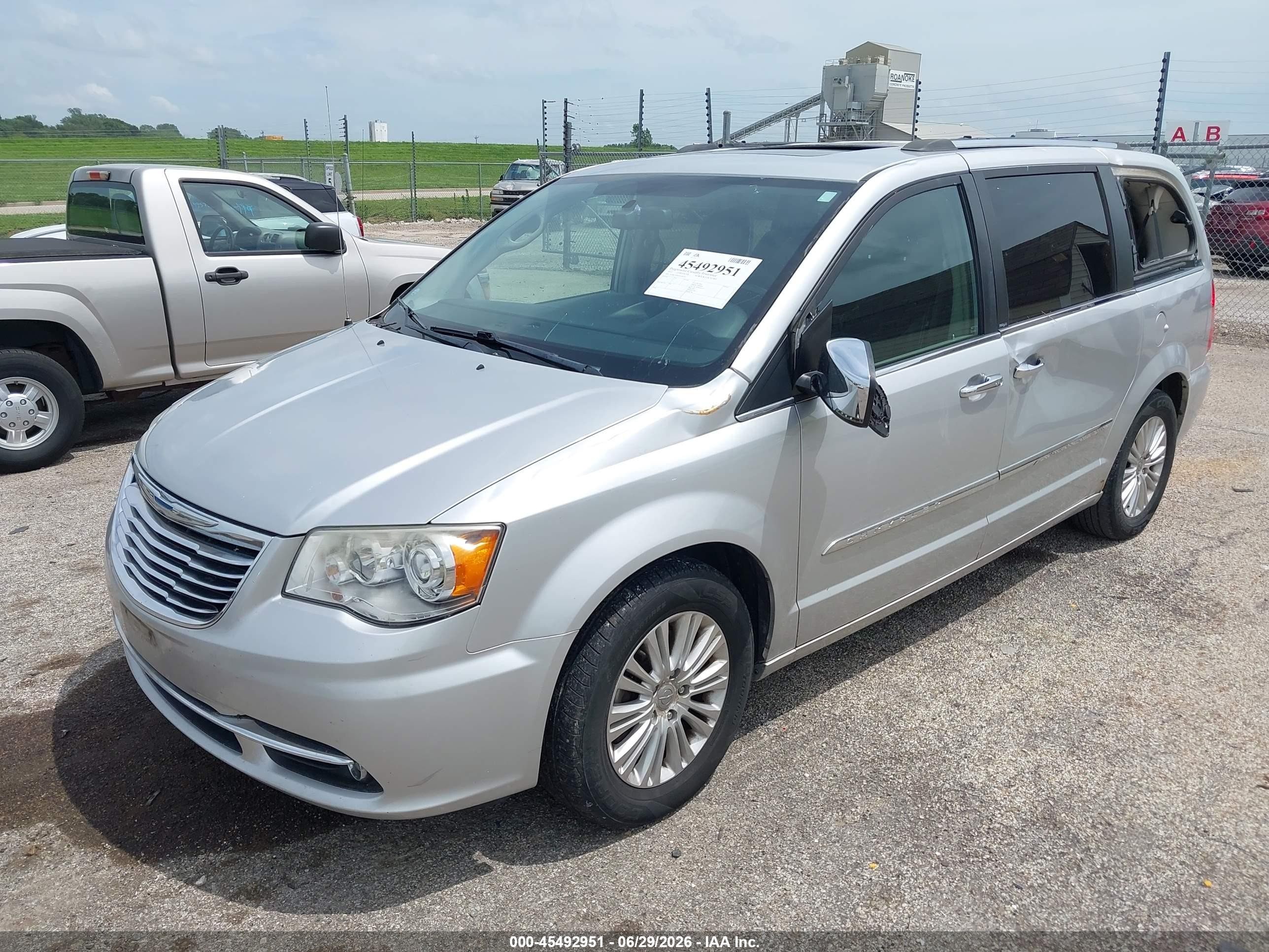 2012 Chrysler Town & Country Limited Серебряный vin: 2C4RC1GG4CR185252