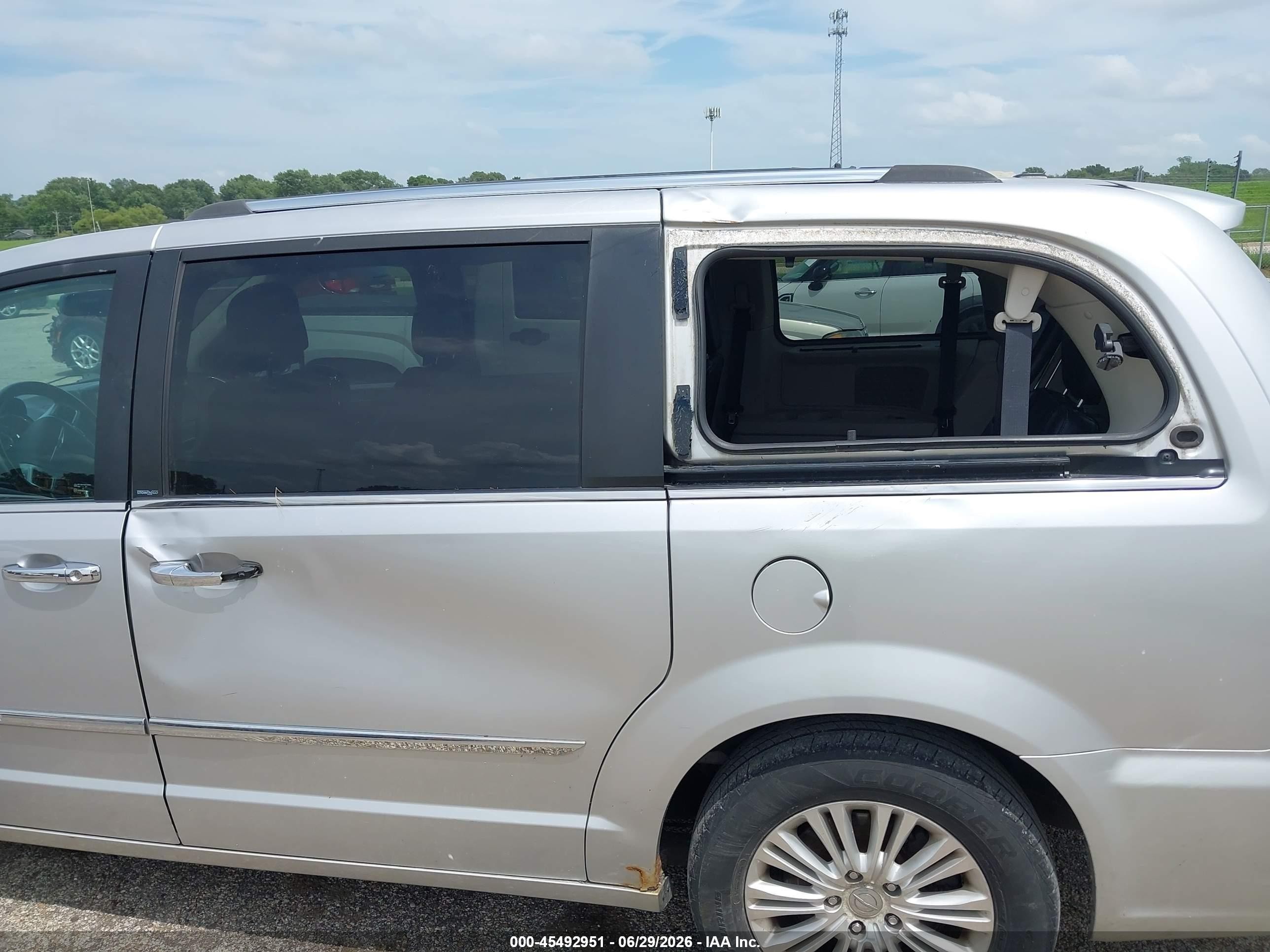 2012 Chrysler Town & Country Limited Серебряный vin: 2C4RC1GG4CR185252