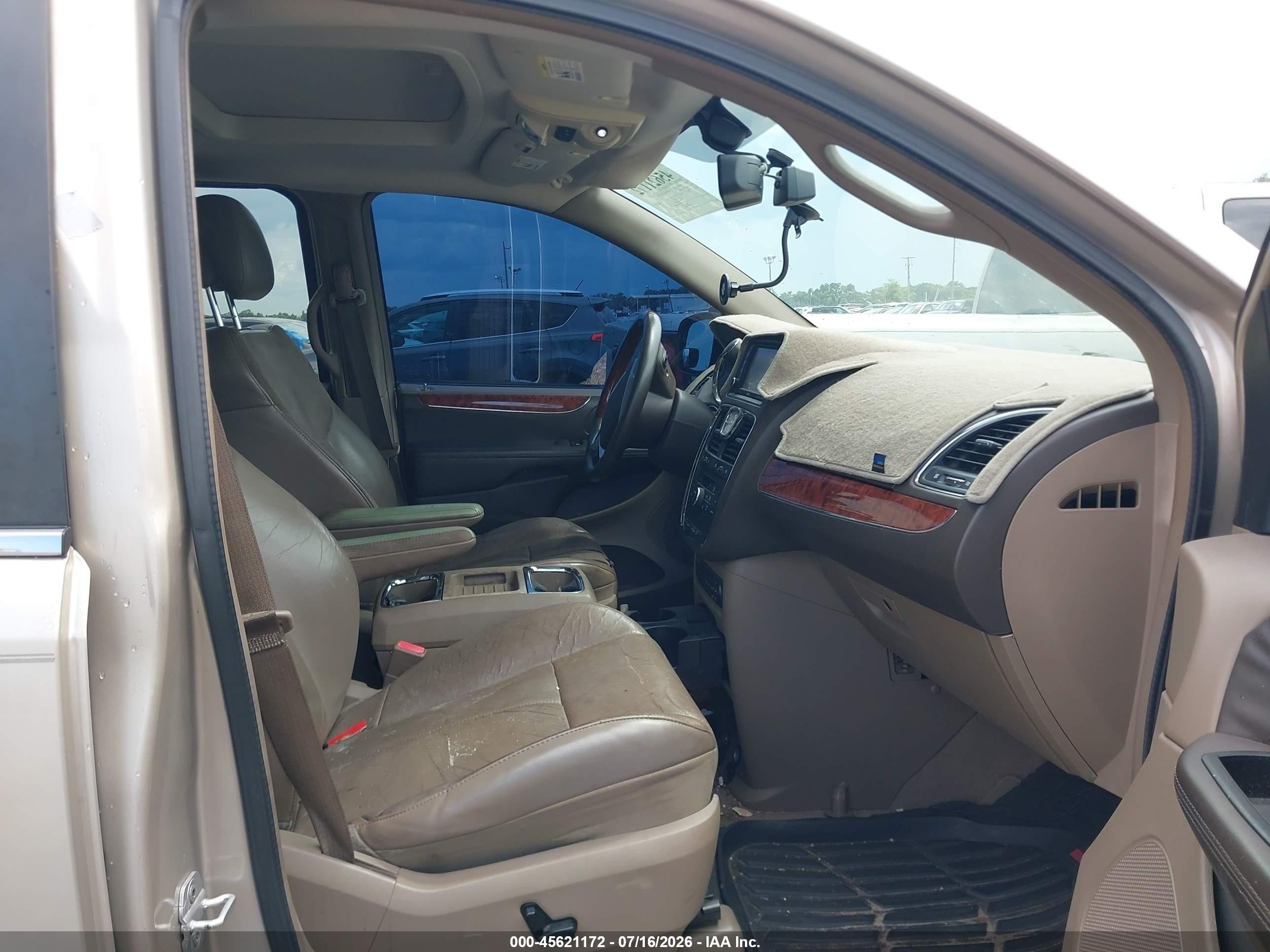 2012 Chrysler Town & Country Limited Beige vin: 2C4RC1GG4CR370188