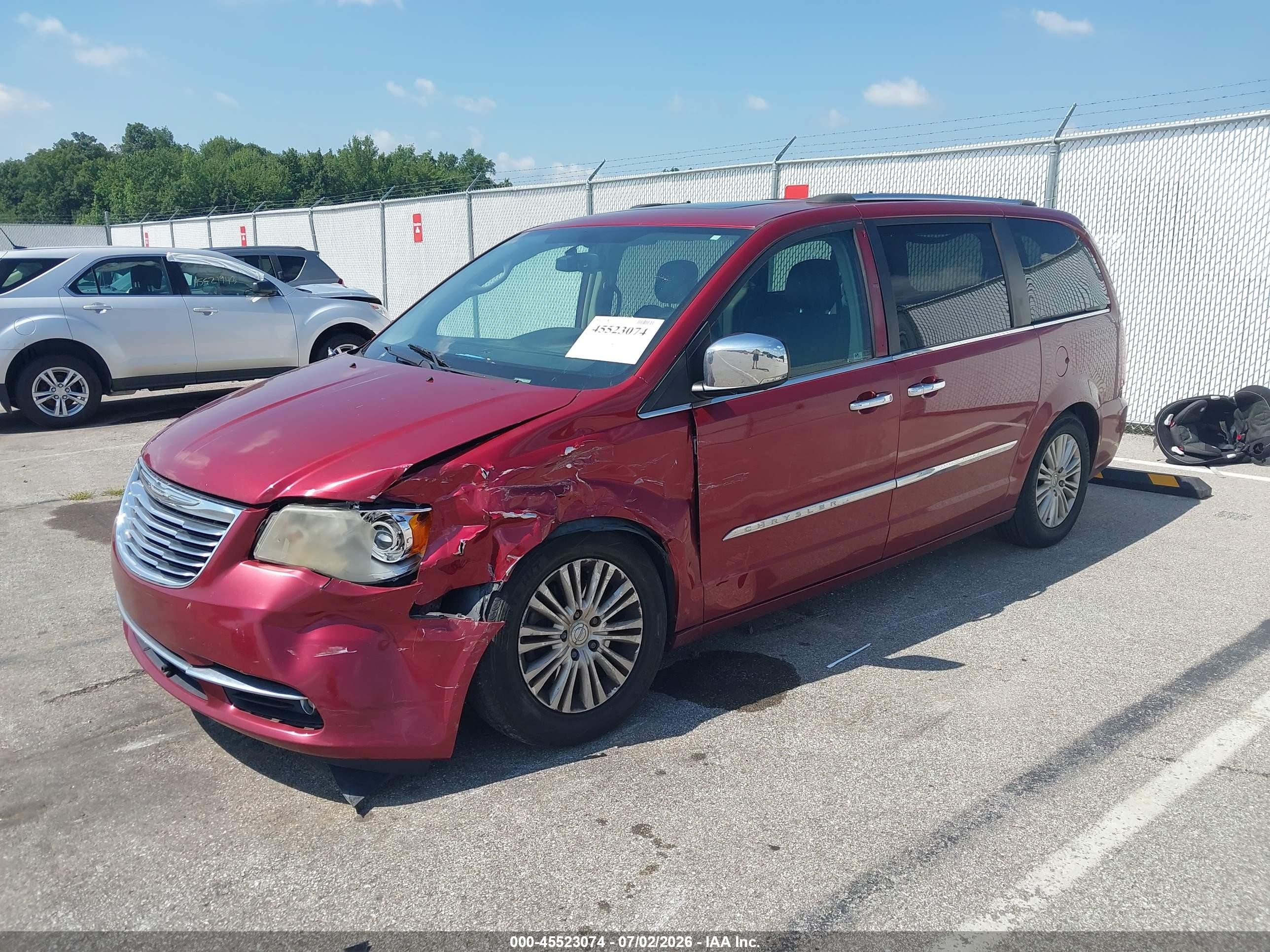 2012 Chrysler Town & Country Limited Red vin: 2C4RC1GG4CR382650