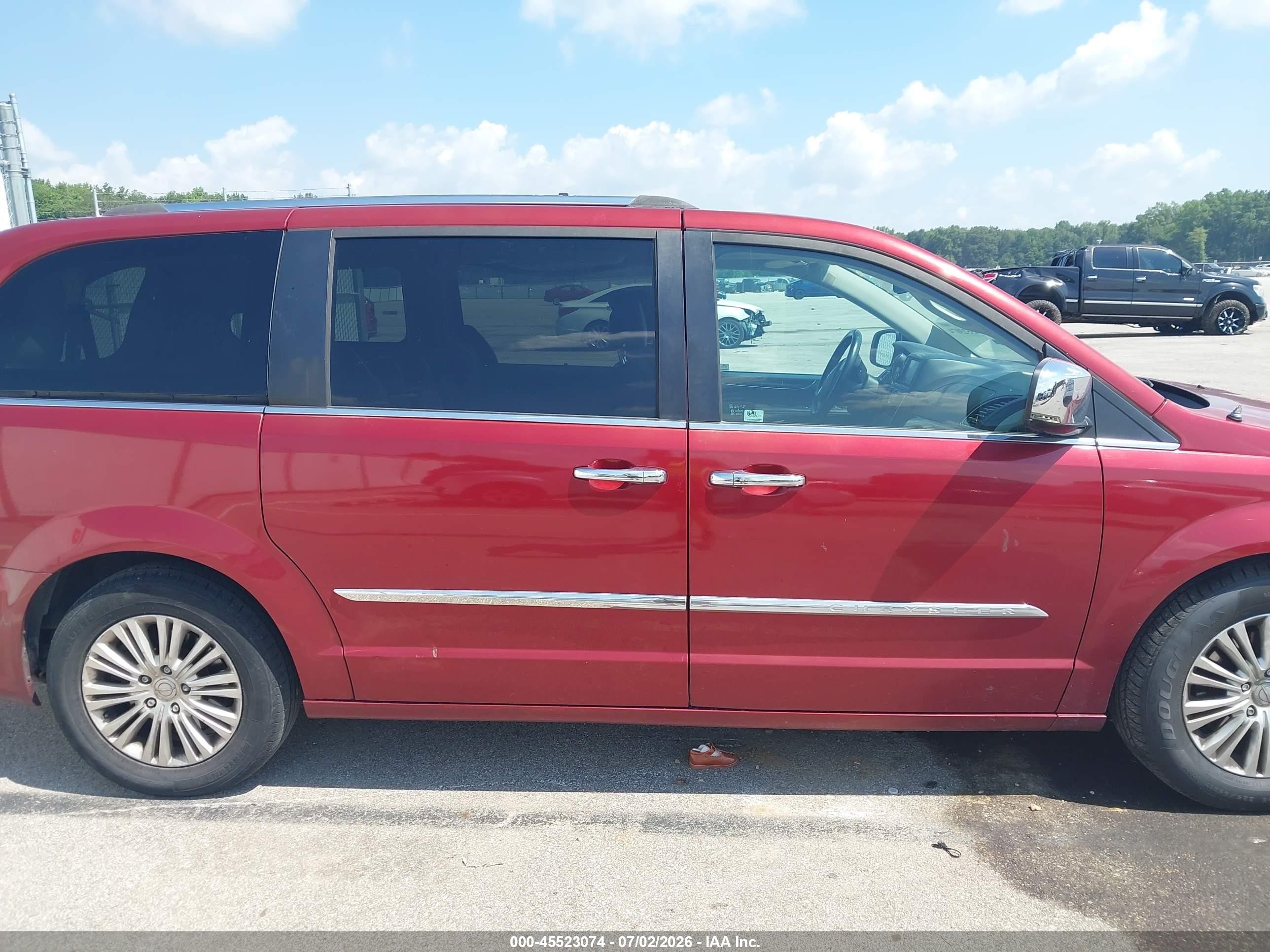 2012 Chrysler Town & Country Limited Red vin: 2C4RC1GG4CR382650