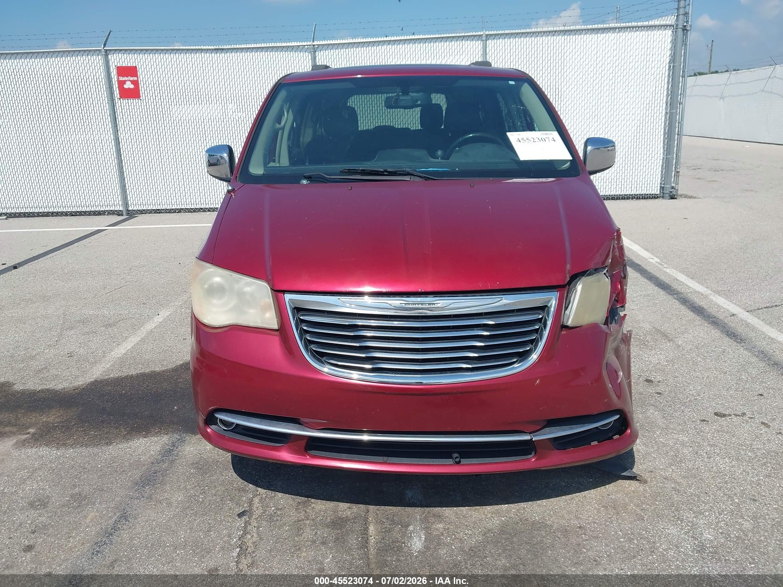 2012 Chrysler Town & Country Limited Red vin: 2C4RC1GG4CR382650