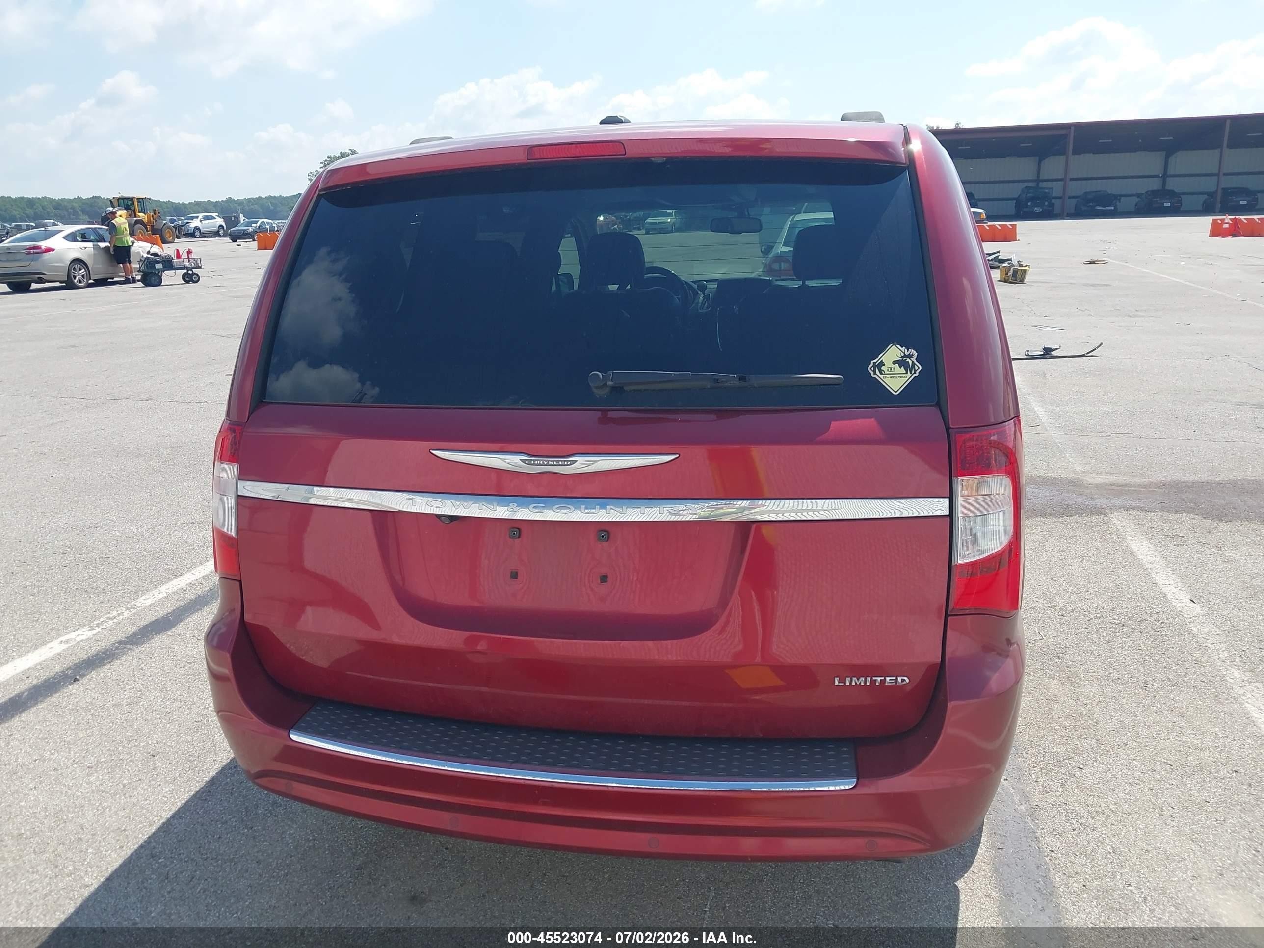 2012 Chrysler Town & Country Limited Red vin: 2C4RC1GG4CR382650