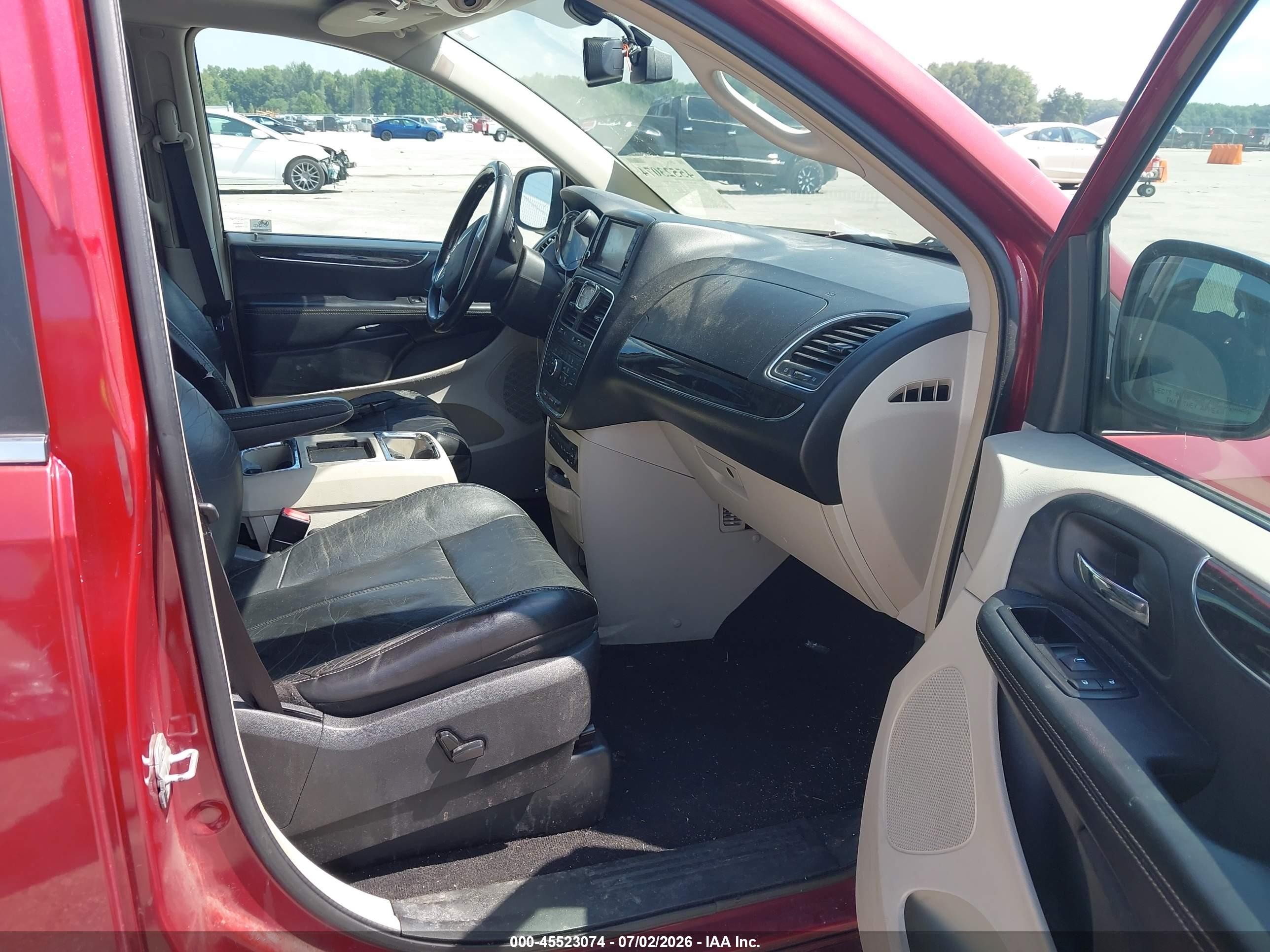 2012 Chrysler Town & Country Limited Red vin: 2C4RC1GG4CR382650