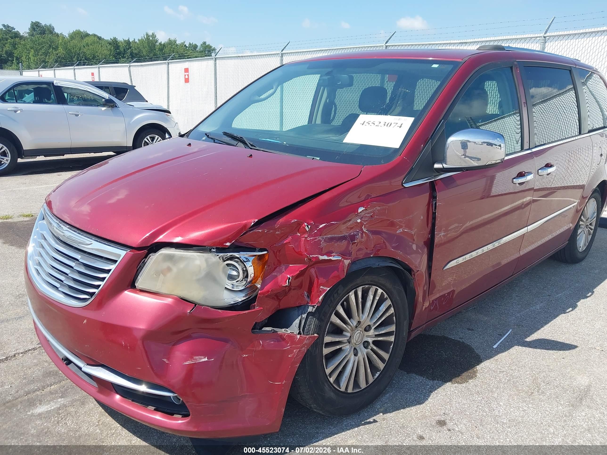 2012 Chrysler Town & Country Limited Red vin: 2C4RC1GG4CR382650