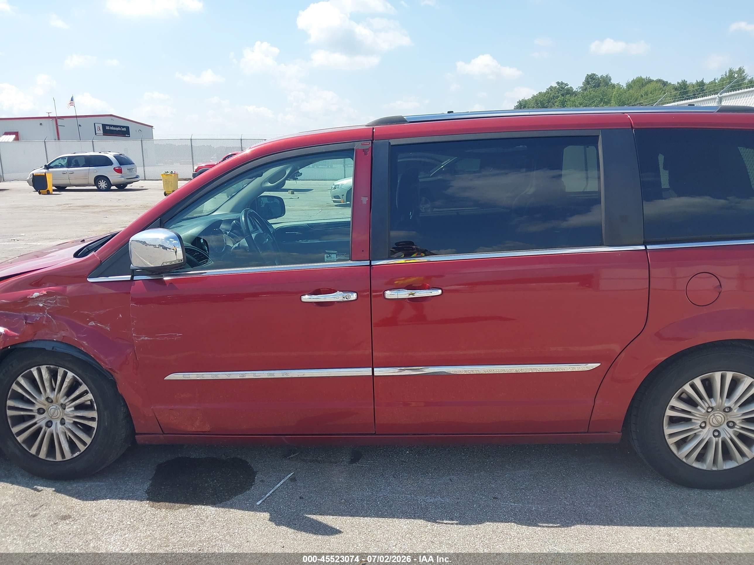 2012 Chrysler Town & Country Limited Red vin: 2C4RC1GG4CR382650