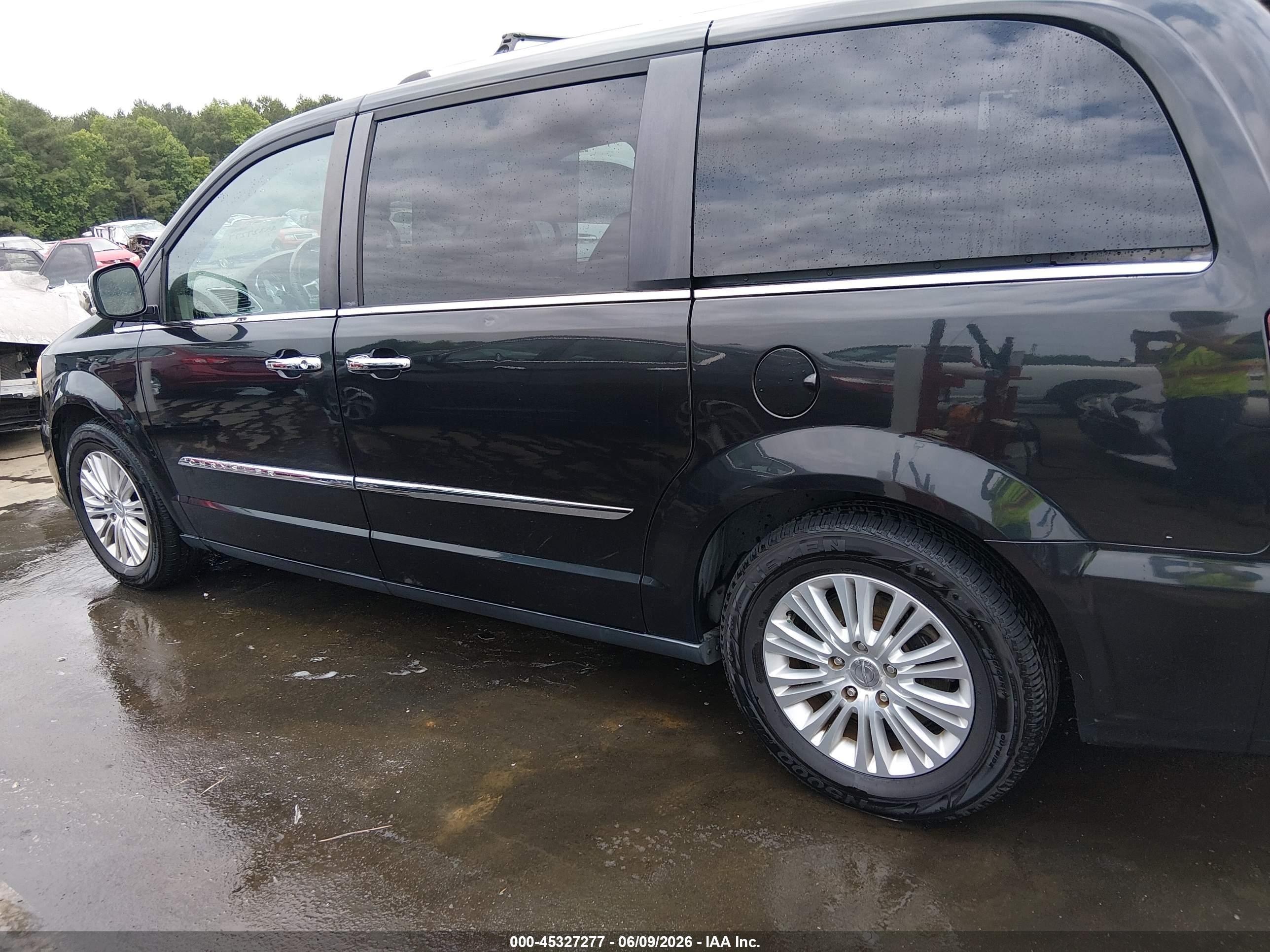 2013 Chrysler Town & Country Limited Black vin: 2C4RC1GG4DR753145