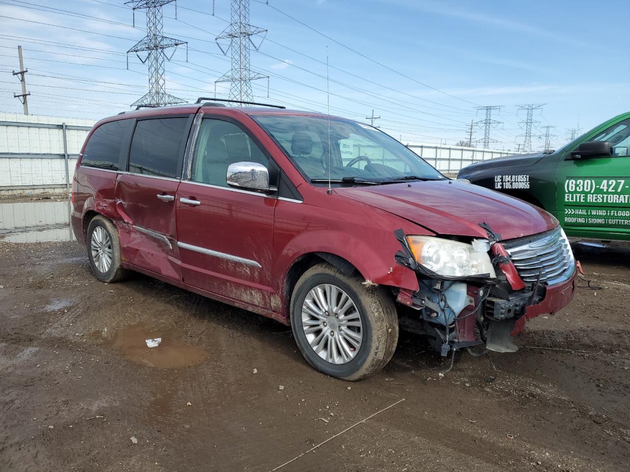 2013 Chrysler Town & Country Limited Red vin: 2C4RC1GG4DR757602
