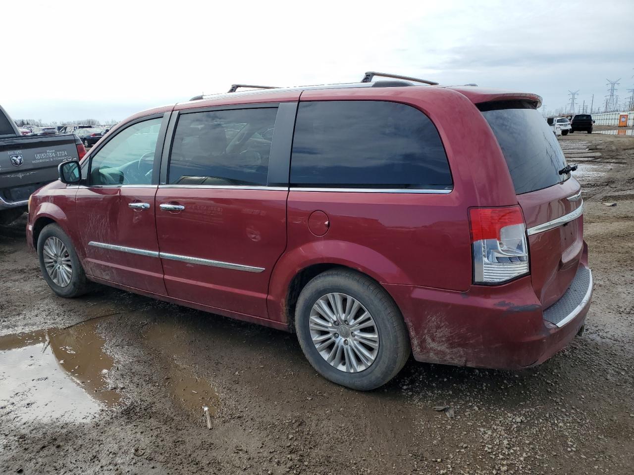 2013 Chrysler Town & Country Limited Red vin: 2C4RC1GG4DR757602