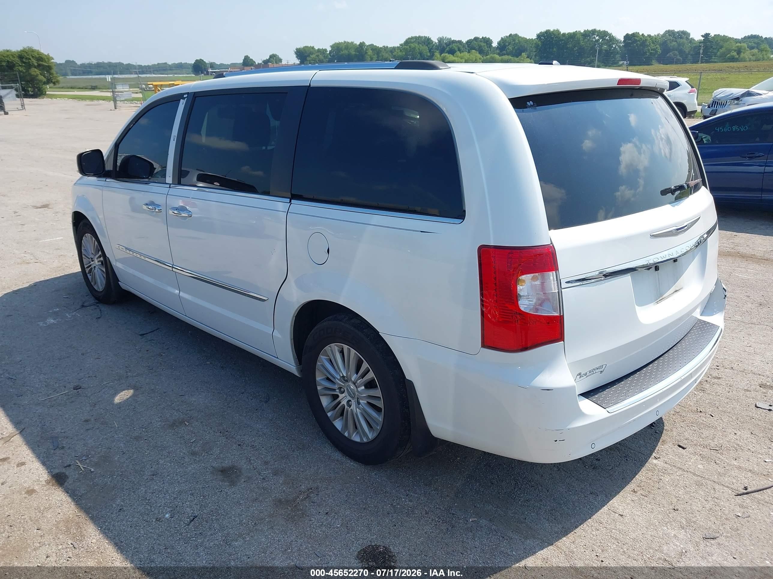 2014 Chrysler Town & Country Limited White vin: 2C4RC1GG4ER467233