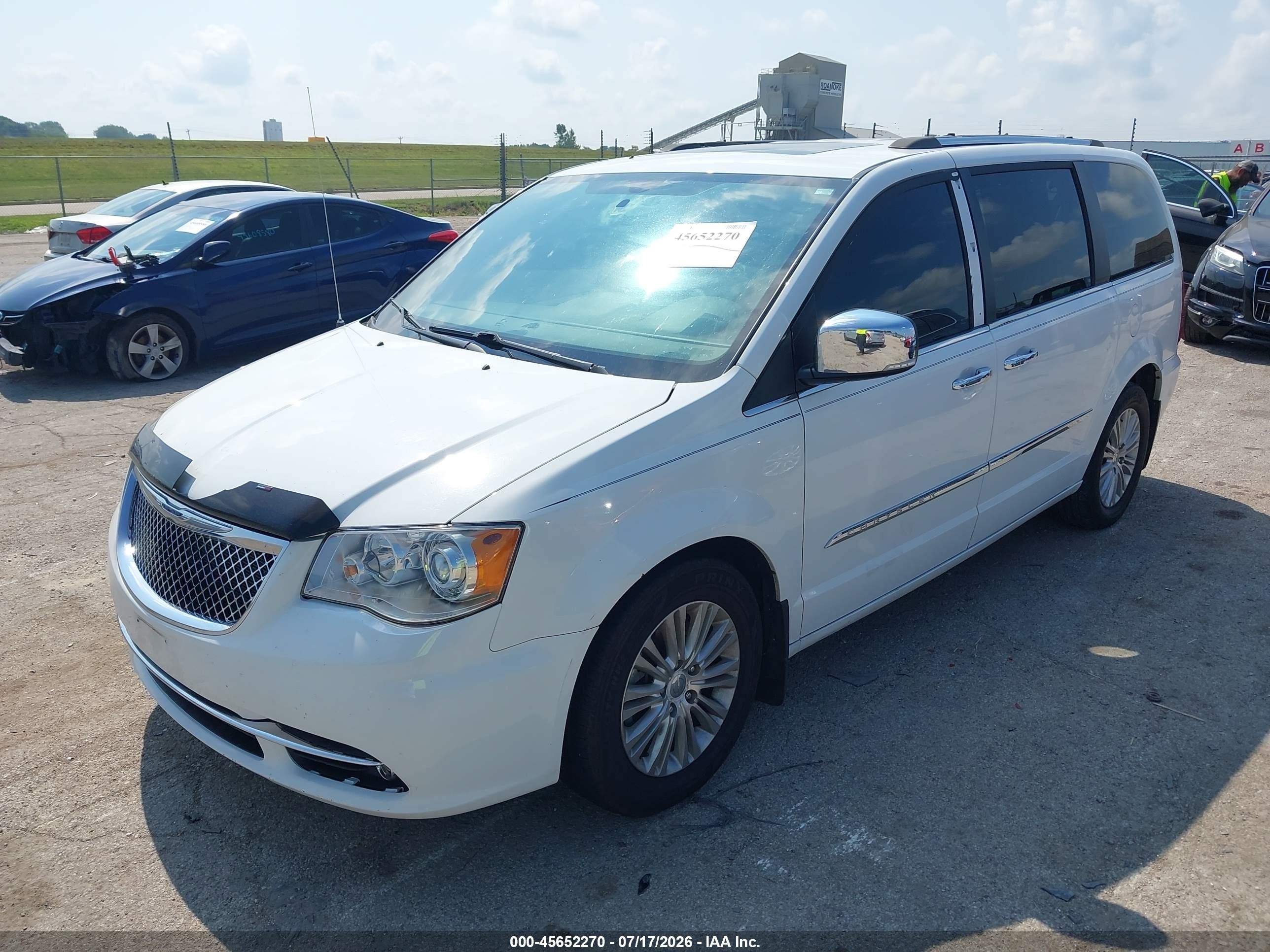 2014 Chrysler Town & Country Limited White vin: 2C4RC1GG4ER467233