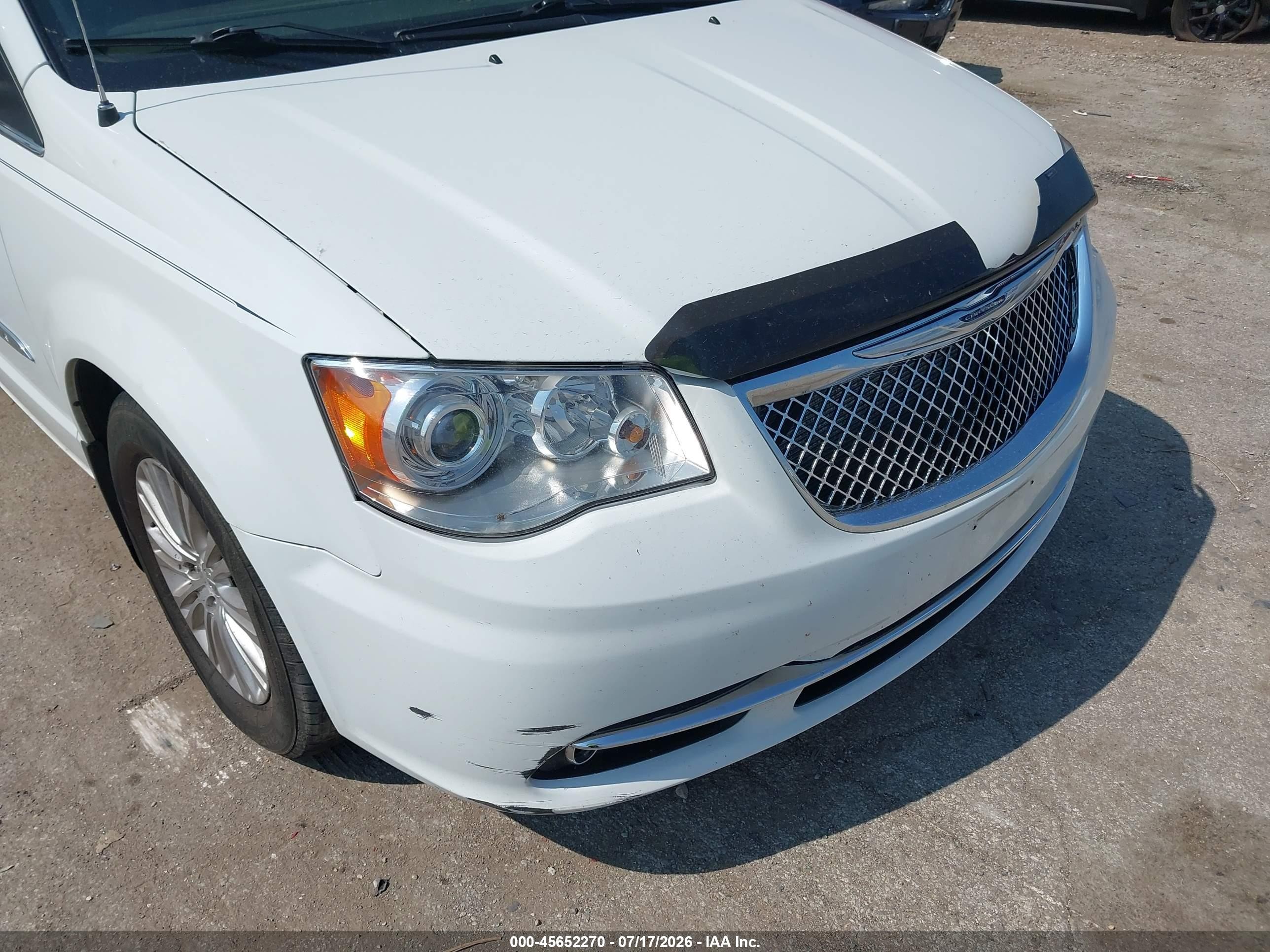 2014 Chrysler Town & Country Limited White vin: 2C4RC1GG4ER467233