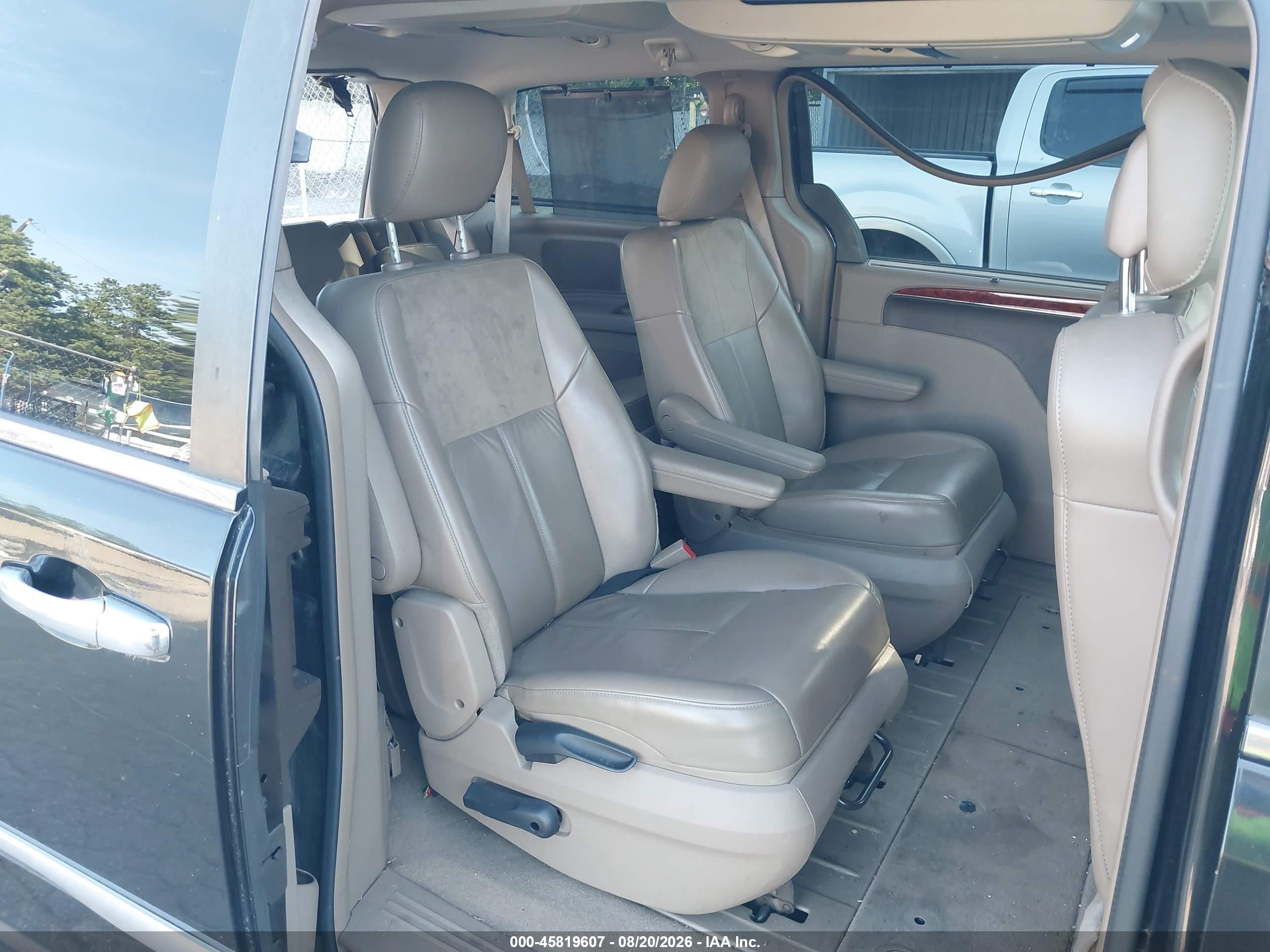 2015 Chrysler Town & Country Limited Platinum Black vin: 2C4RC1GG4FR554714