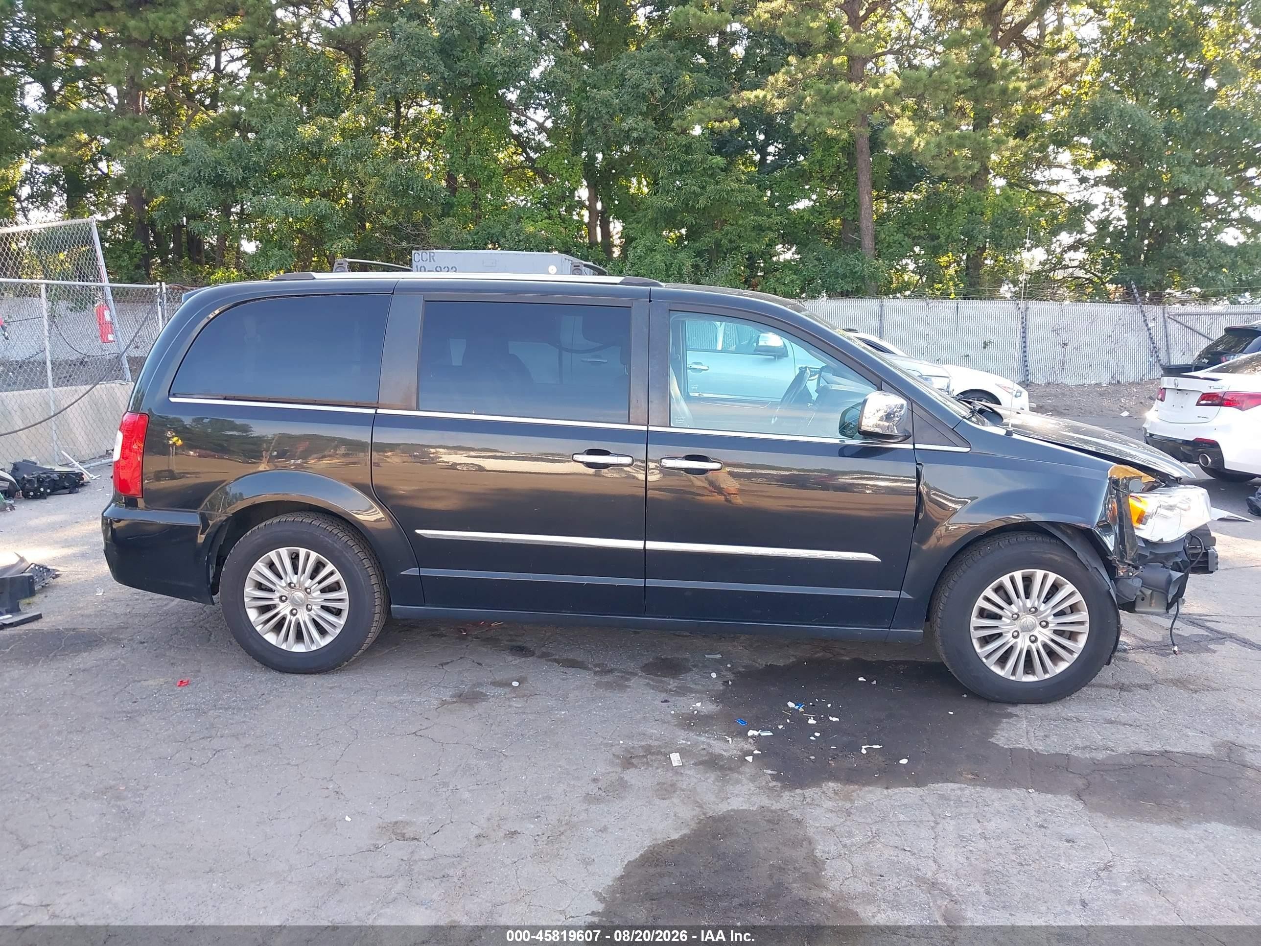 2015 Chrysler Town & Country Limited Platinum Black vin: 2C4RC1GG4FR554714