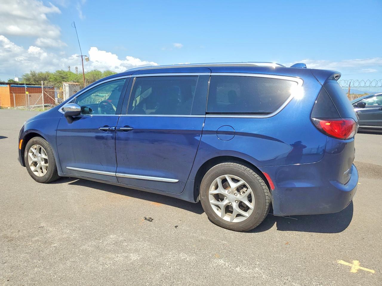 2018 Chrysler Pacifica Limited Blue vin: 2C4RC1GG4JR273828