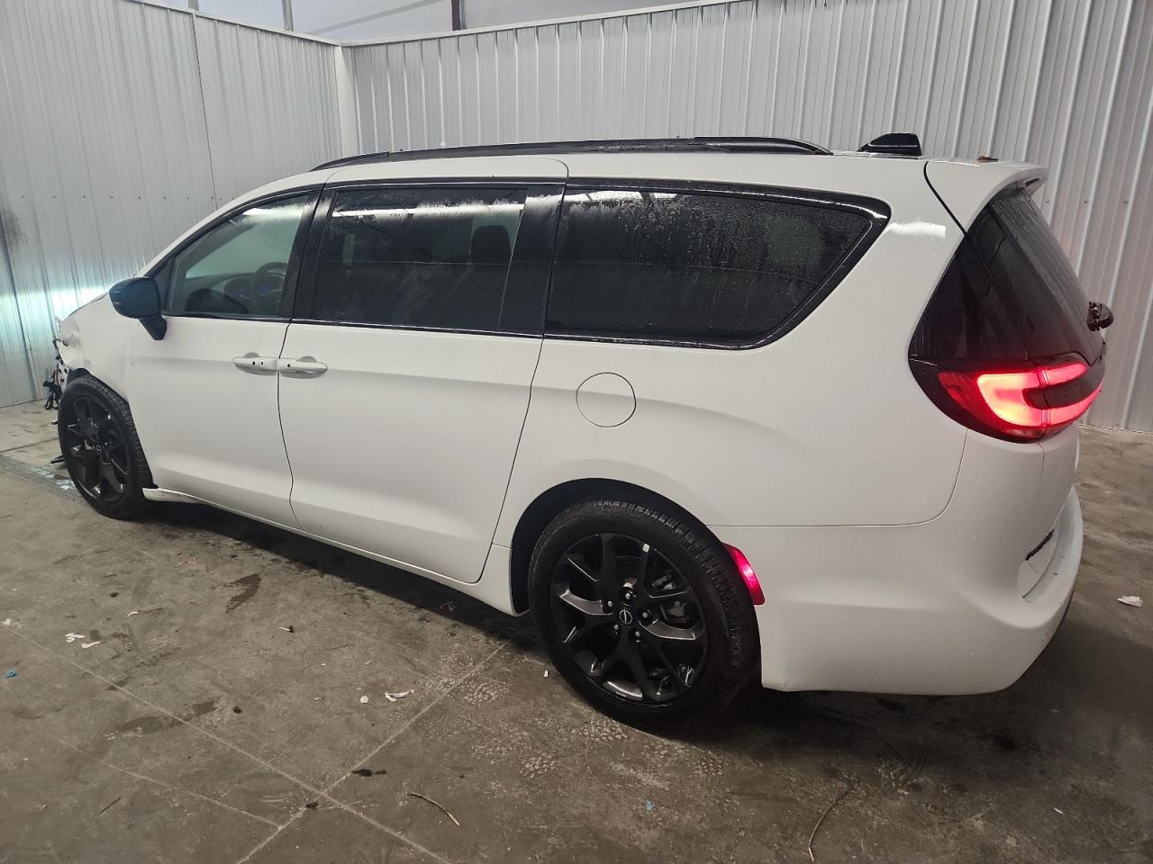 2025 Chrysler Pacifica Limited   White vin: 2C4RC1GG4SR550995