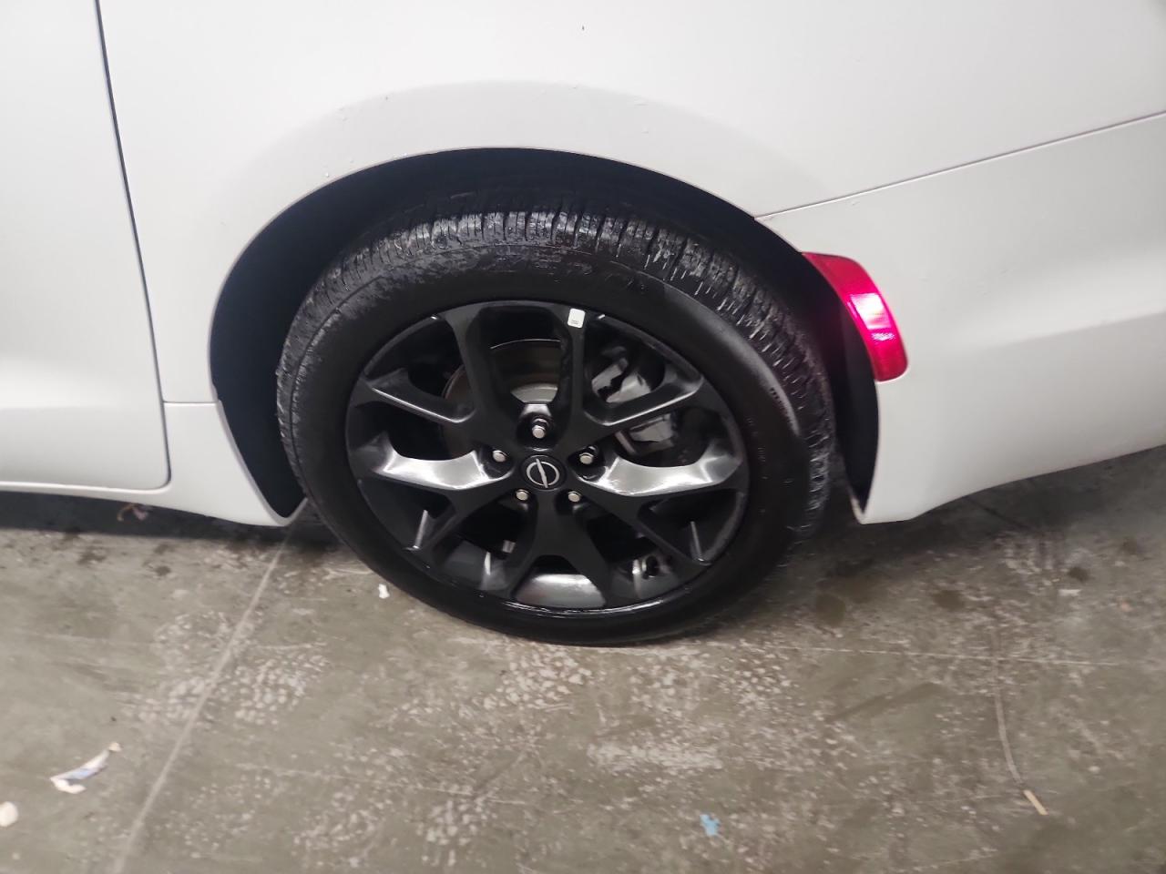 2025 Chrysler Pacifica Limited   White vin: 2C4RC1GG4SR550995 Damage: Left Rear Wheel, Curb Rash, 1/8 to 1/2 inch