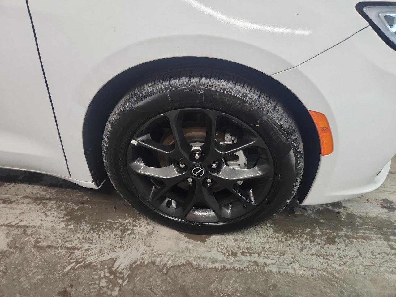 2025 Chrysler Pacifica Limited   White vin: 2C4RC1GG4SR550995 Damage: Right Front Wheel, Curb Rash, 1 to 2 inches