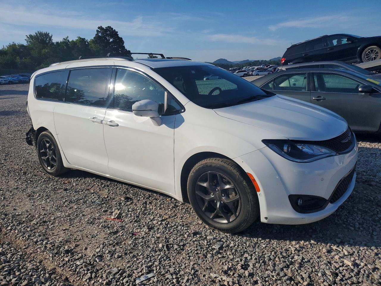 2020 Chrysler Pacifica Limited White vin: 2C4RC1GG5LR286607