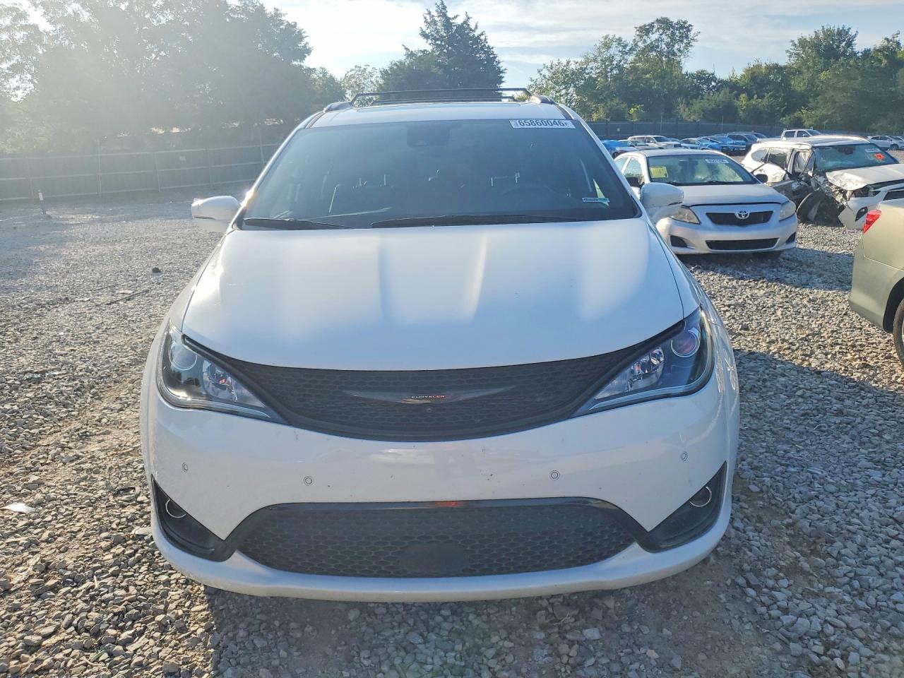 2020 Chrysler Pacifica Limited White vin: 2C4RC1GG5LR286607