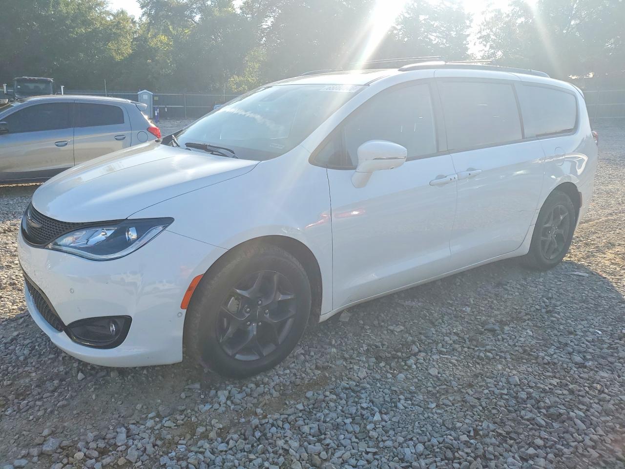2020 Chrysler Pacifica Limited White vin: 2C4RC1GG5LR286607