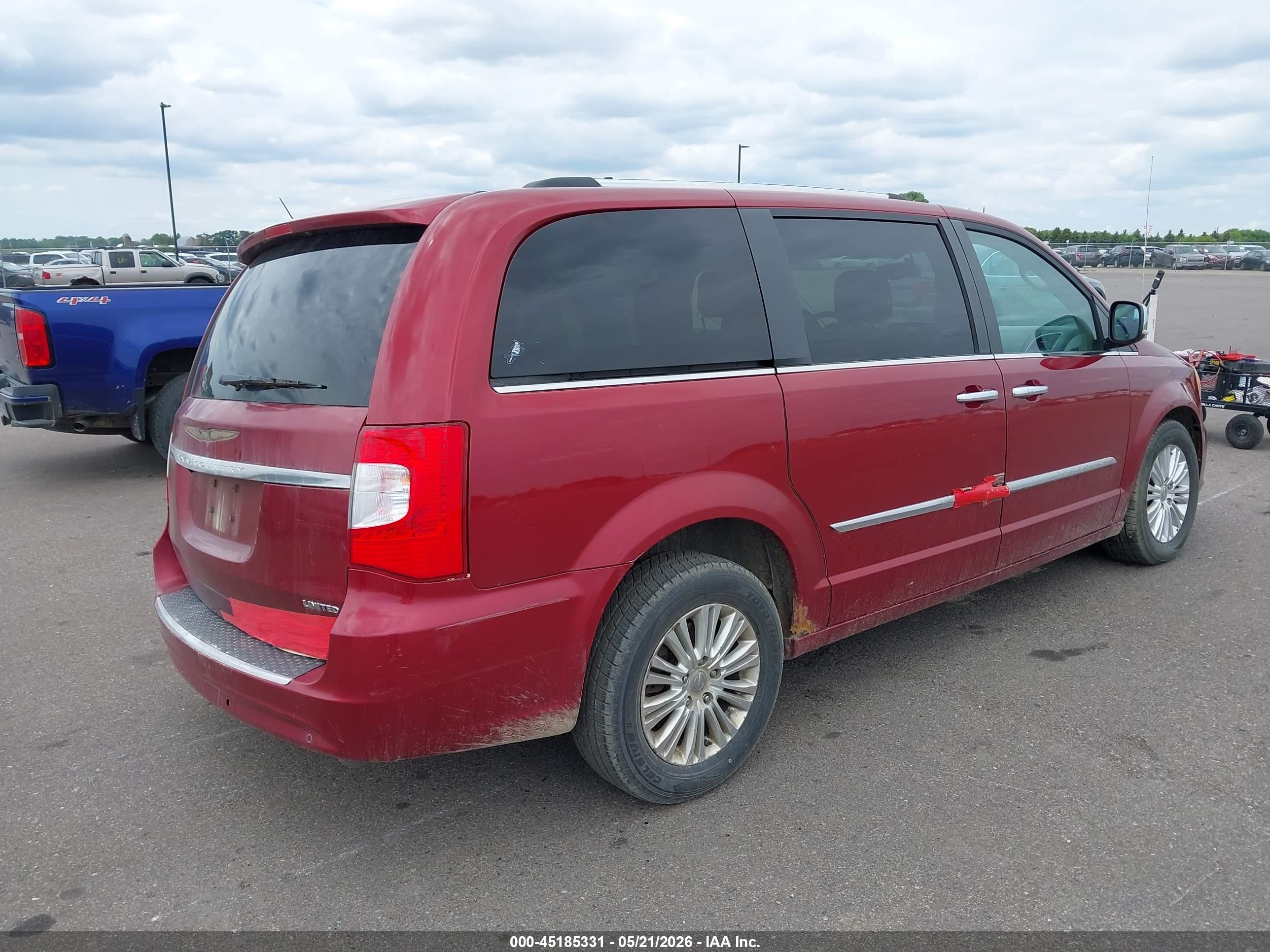 2012 Chrysler Town & Country Limited Red vin: 2C4RC1GG6CR200284