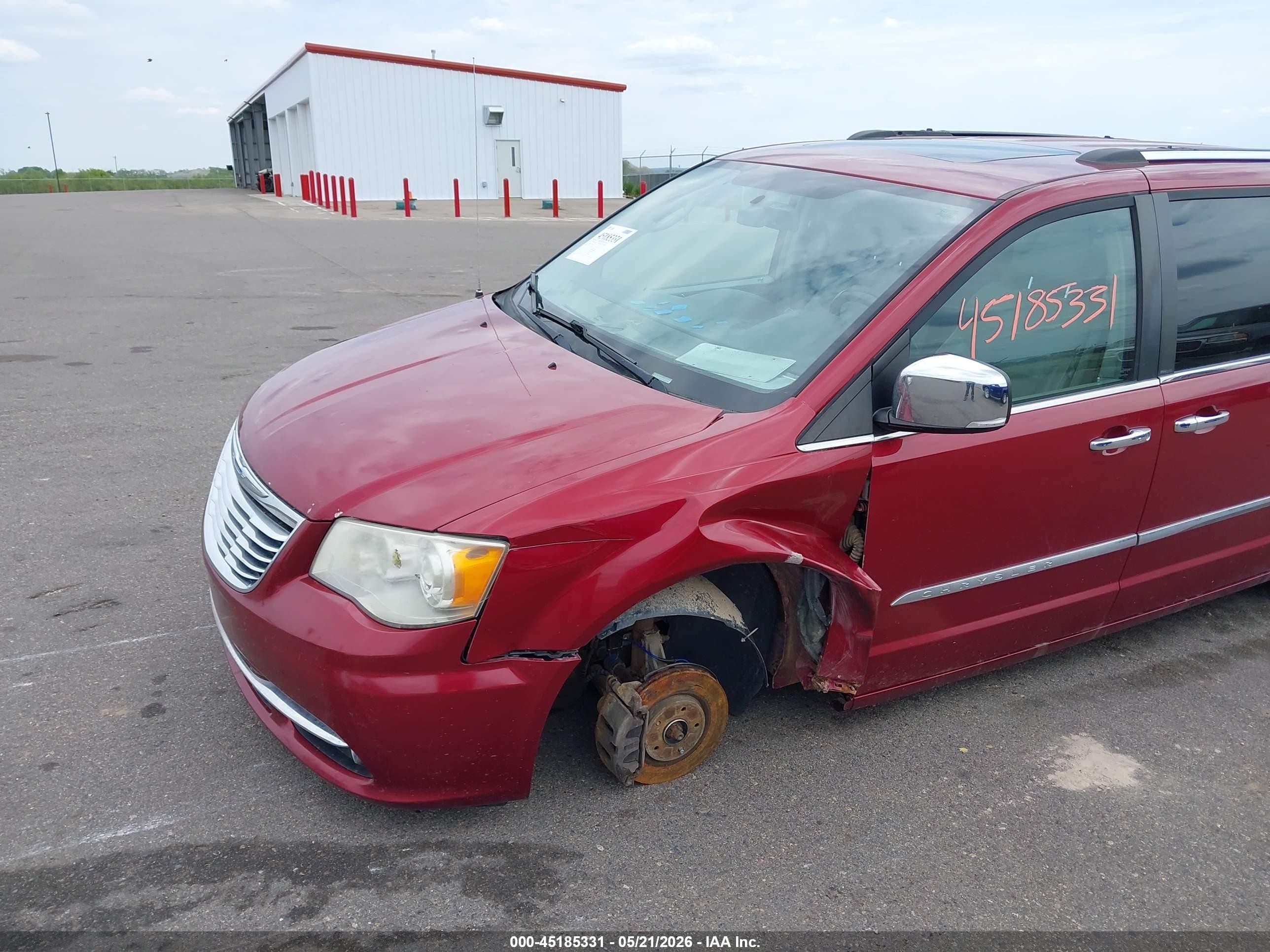 2012 Chrysler Town & Country Limited Red vin: 2C4RC1GG6CR200284