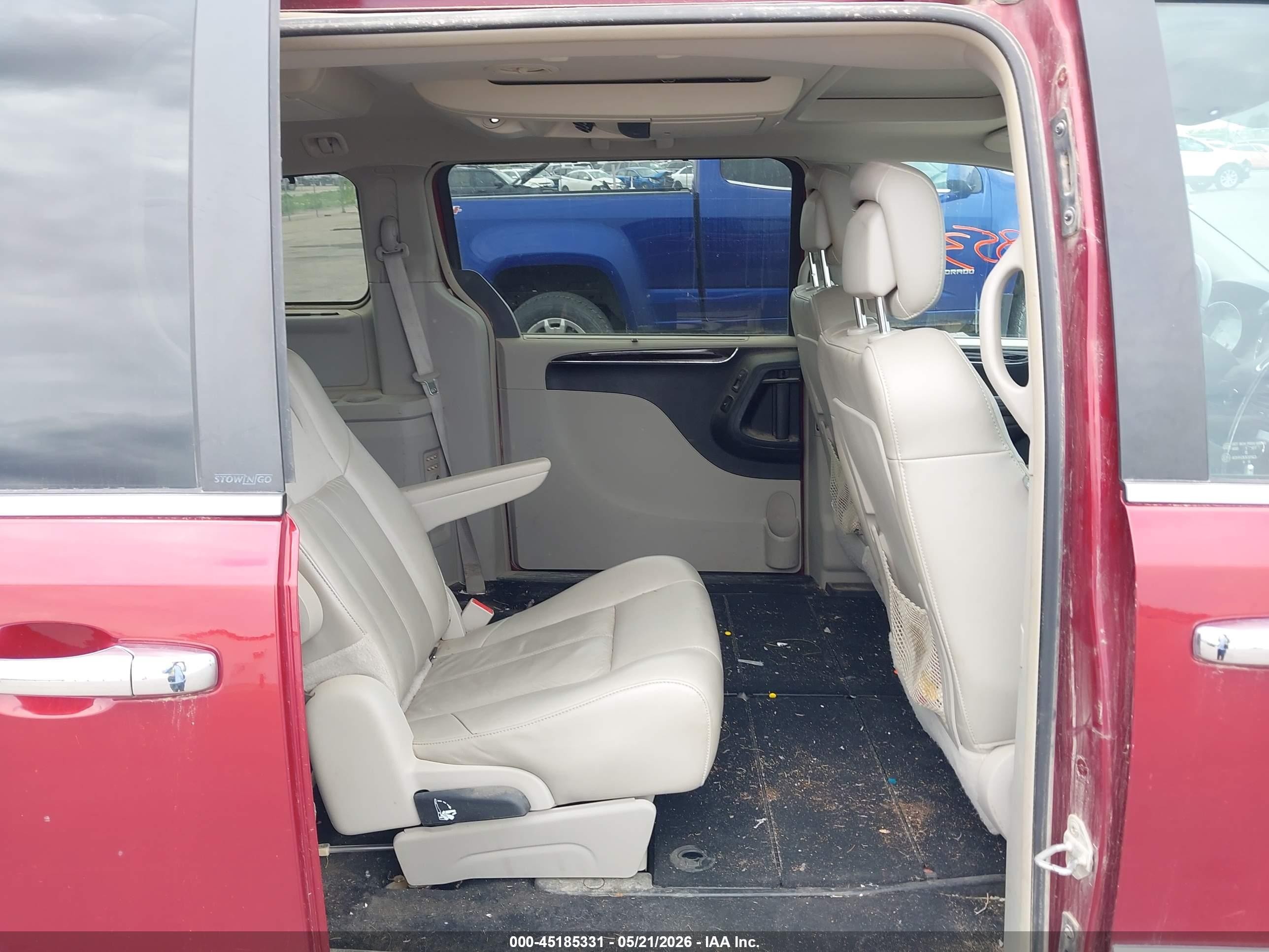 2012 Chrysler Town & Country Limited Red vin: 2C4RC1GG6CR200284